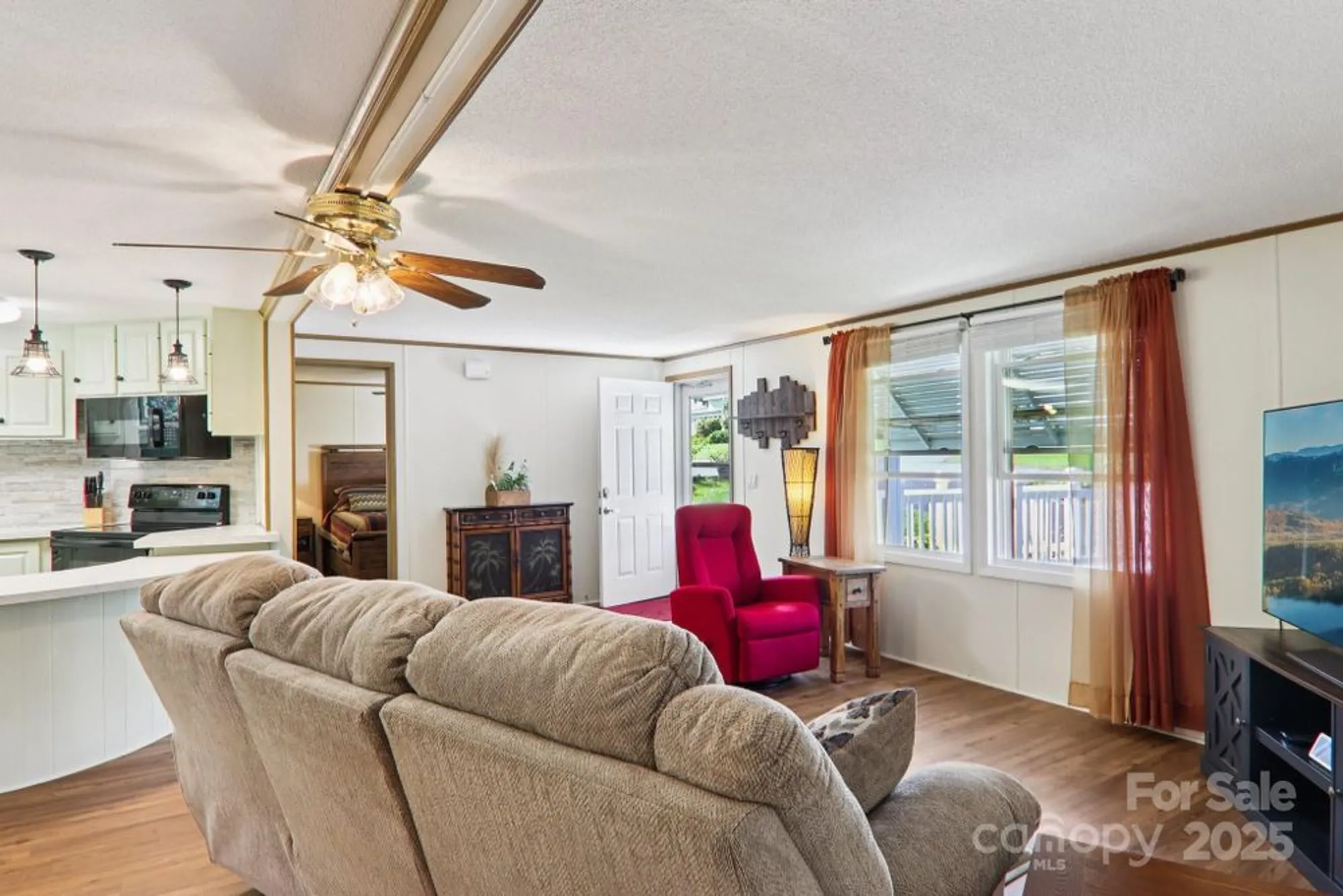 Property Slideshow image 11 of 47 | 226 cranbrook cir, Hendersonville, NC, 28792