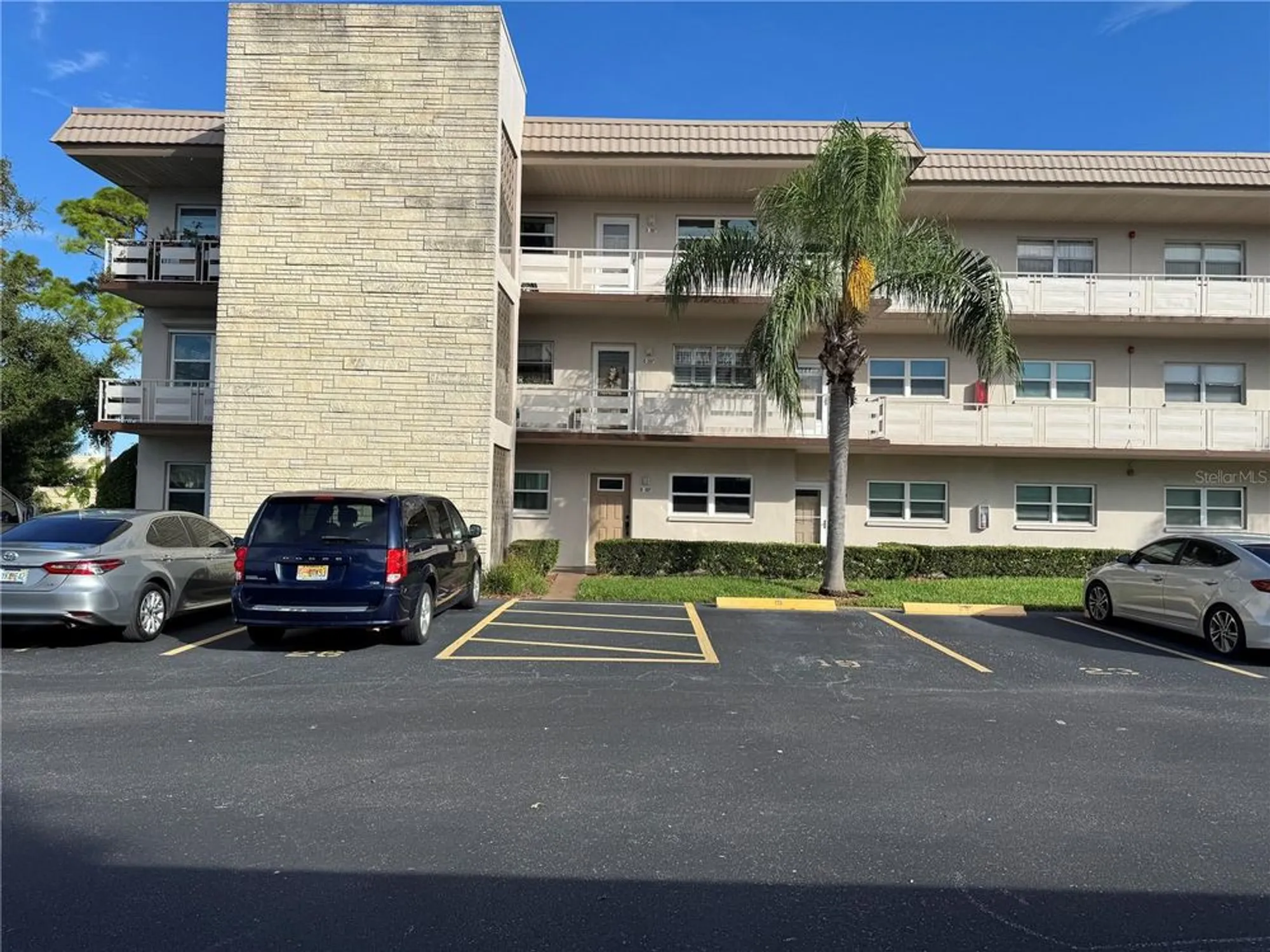 Property Slideshow image 1 of 10 | 5530 80th st n unit d307, St Petersburg, FL, 33709
