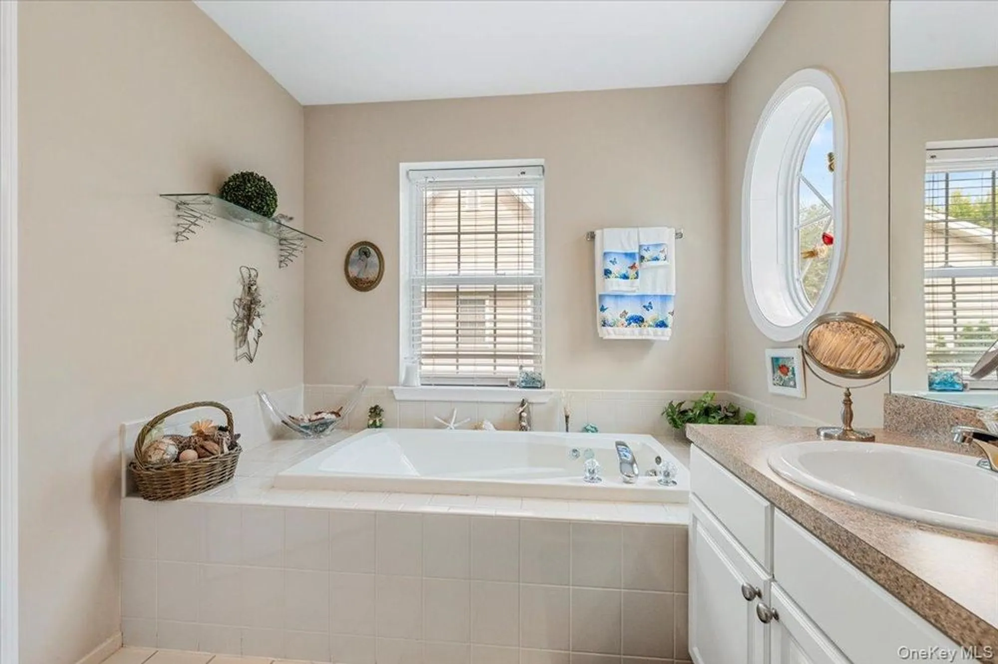 Property Slideshow image 24 of 27 | 108 joseph ln, Dix Hills, NY, 11746