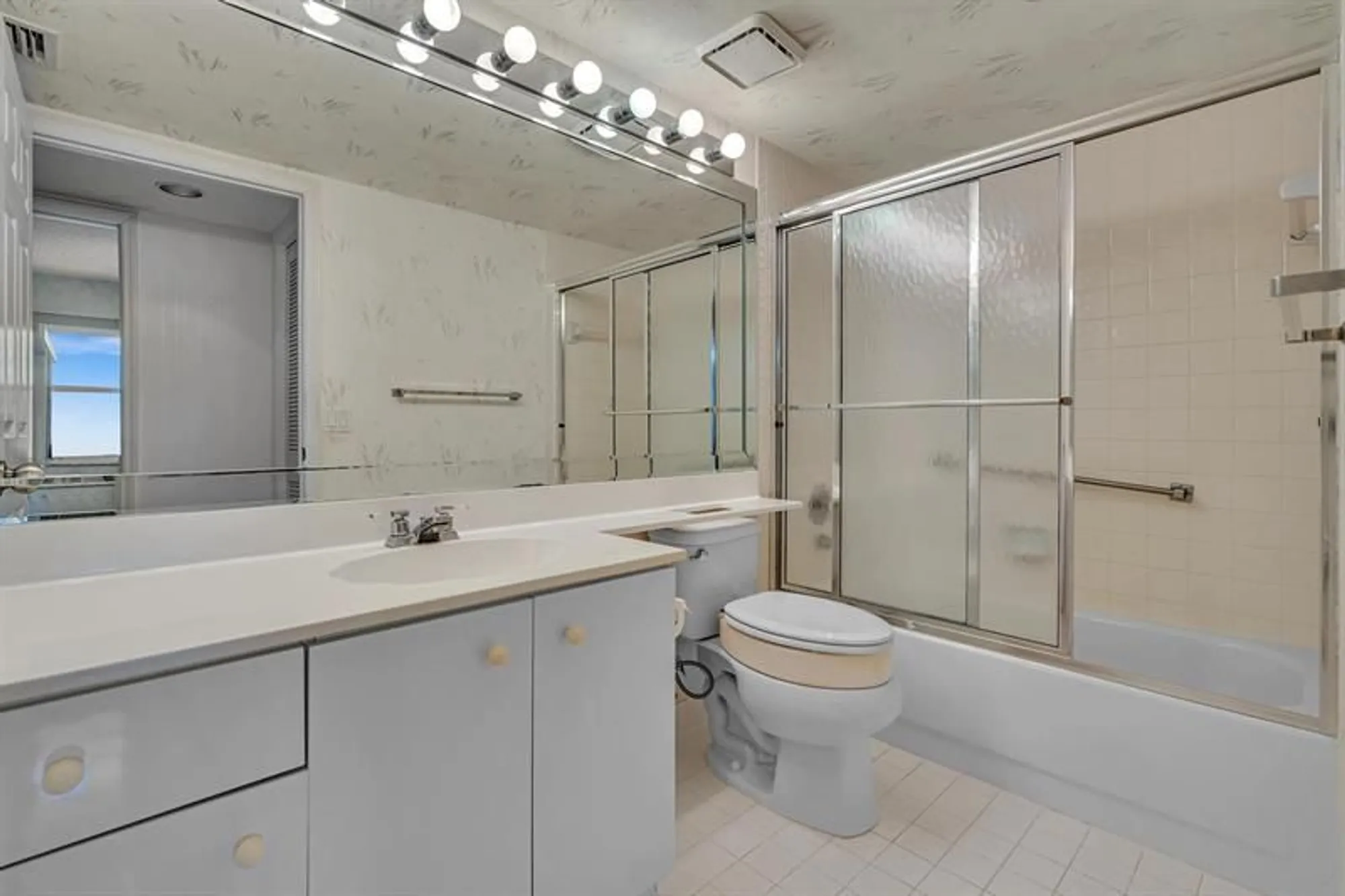 Property Slideshow image 39 of 81 | 7377 granville dr 311, Tamarac, FL, 33321