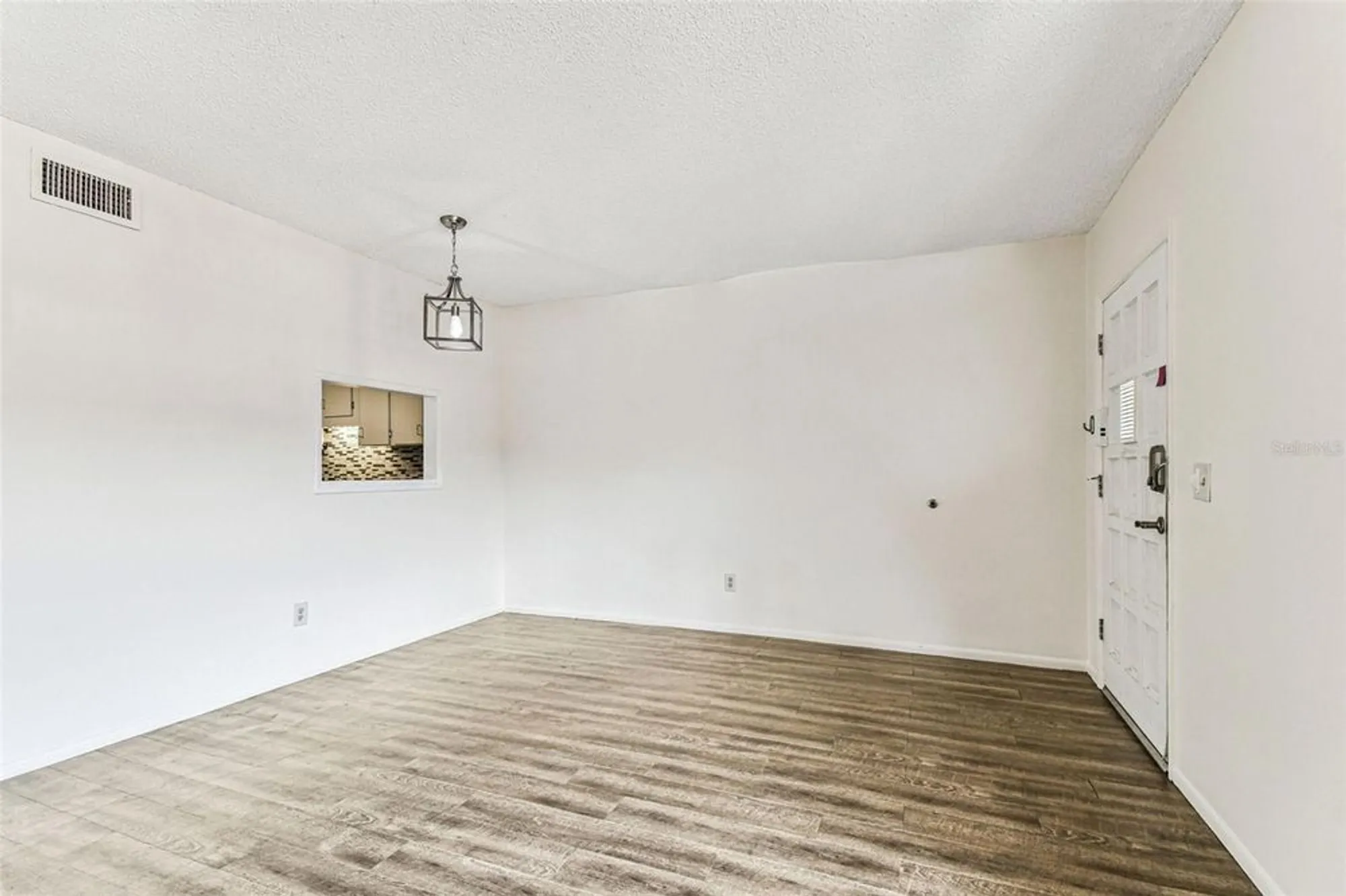 Property Slideshow image 10 of 73 | 2466 ecuadorian way apt 6, Clearwater, FL, 33763