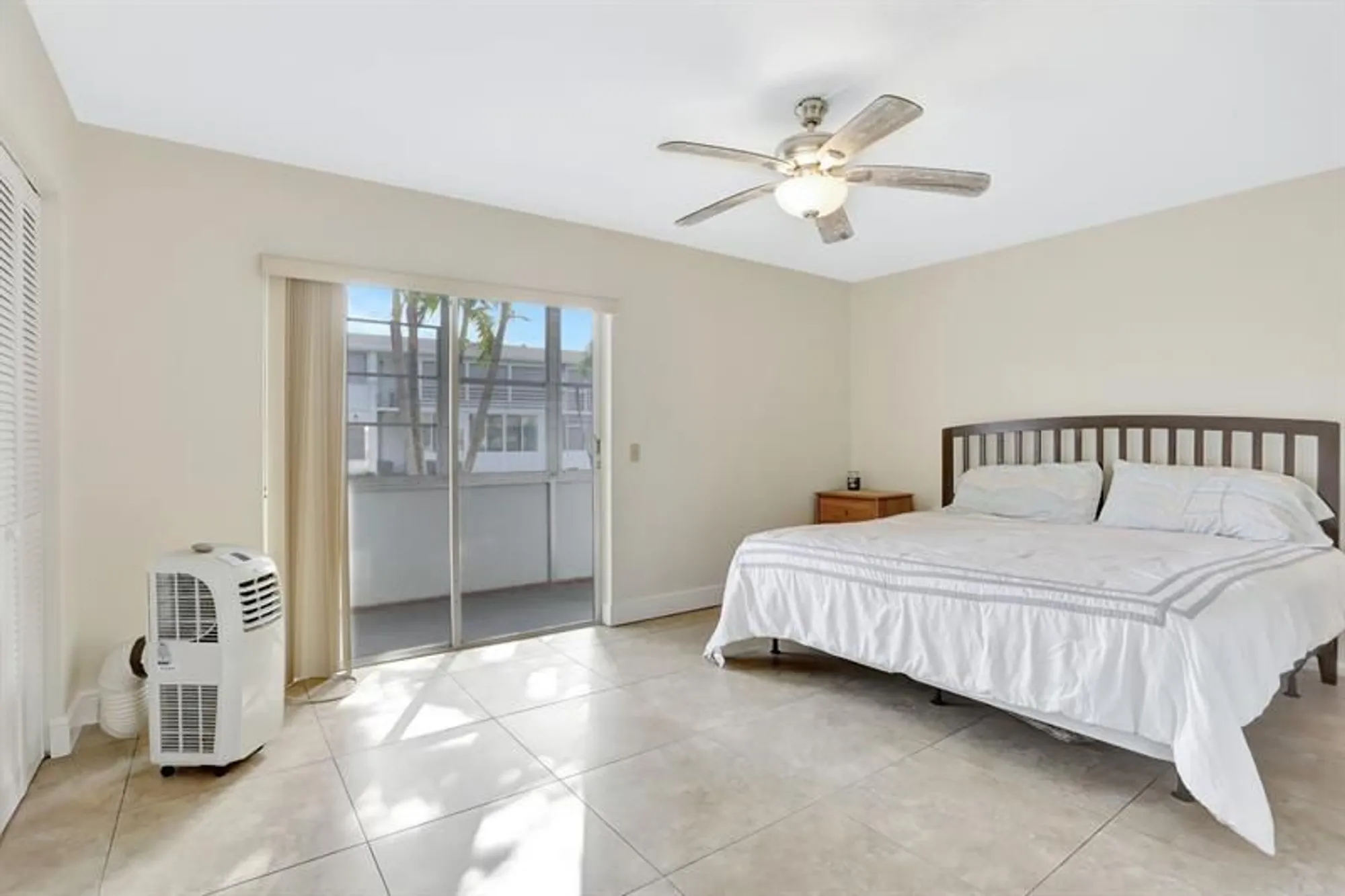Property Slideshow image 10 of 38 | 275 markham m # 275, Deerfield Beach, FL, 33442