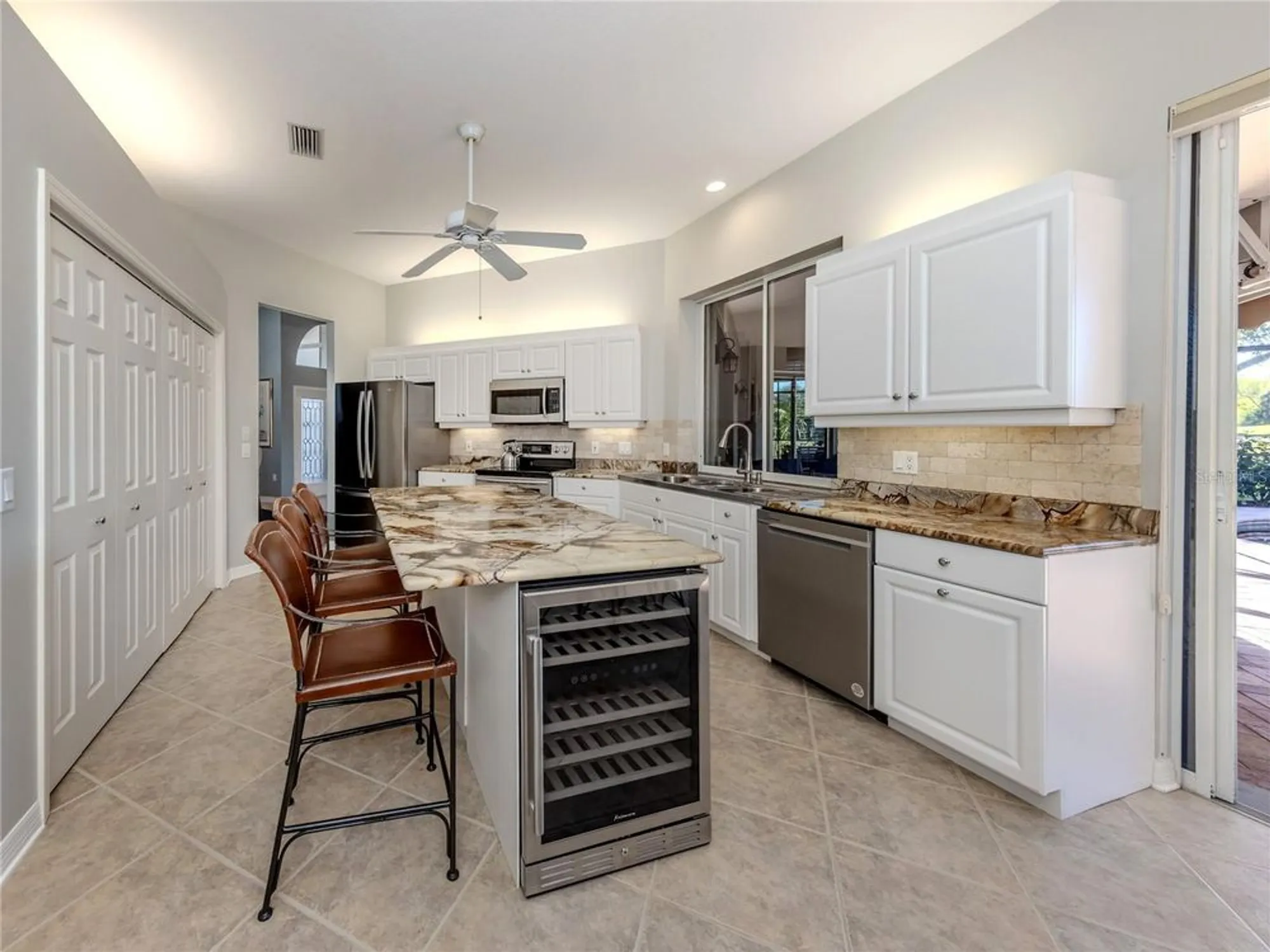 Property Slideshow image 12 of 60 | 406 trenwick ln, Venice, FL, 34293