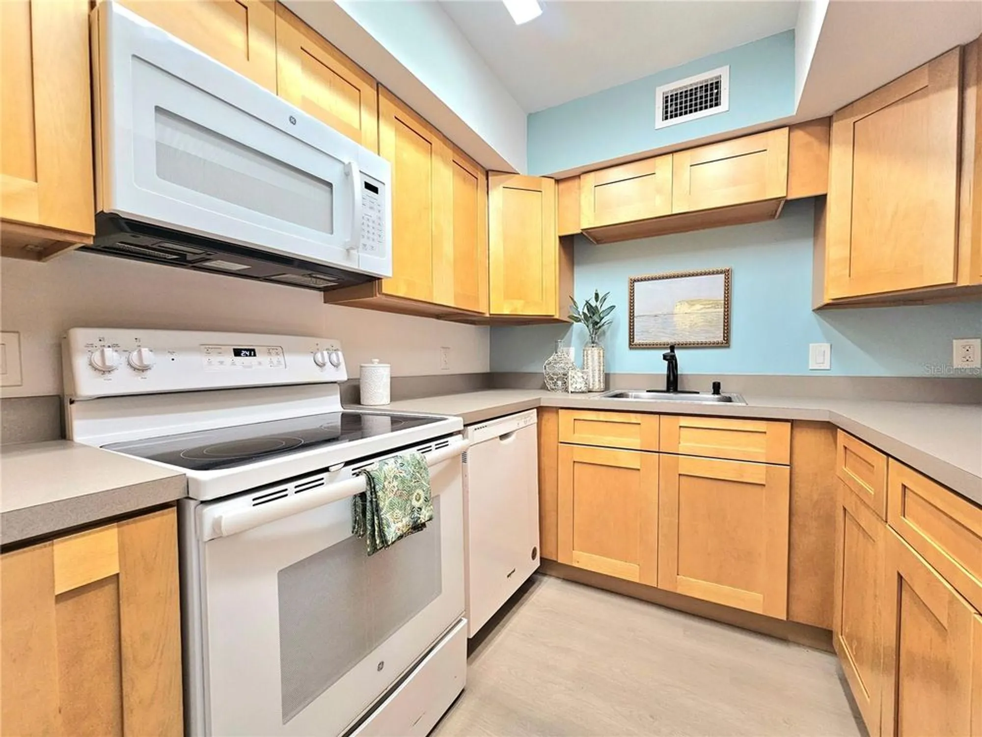 Property Slideshow image 6 of 23 | 21267 gertrude ave 114, Port Charlotte, FL, 33952