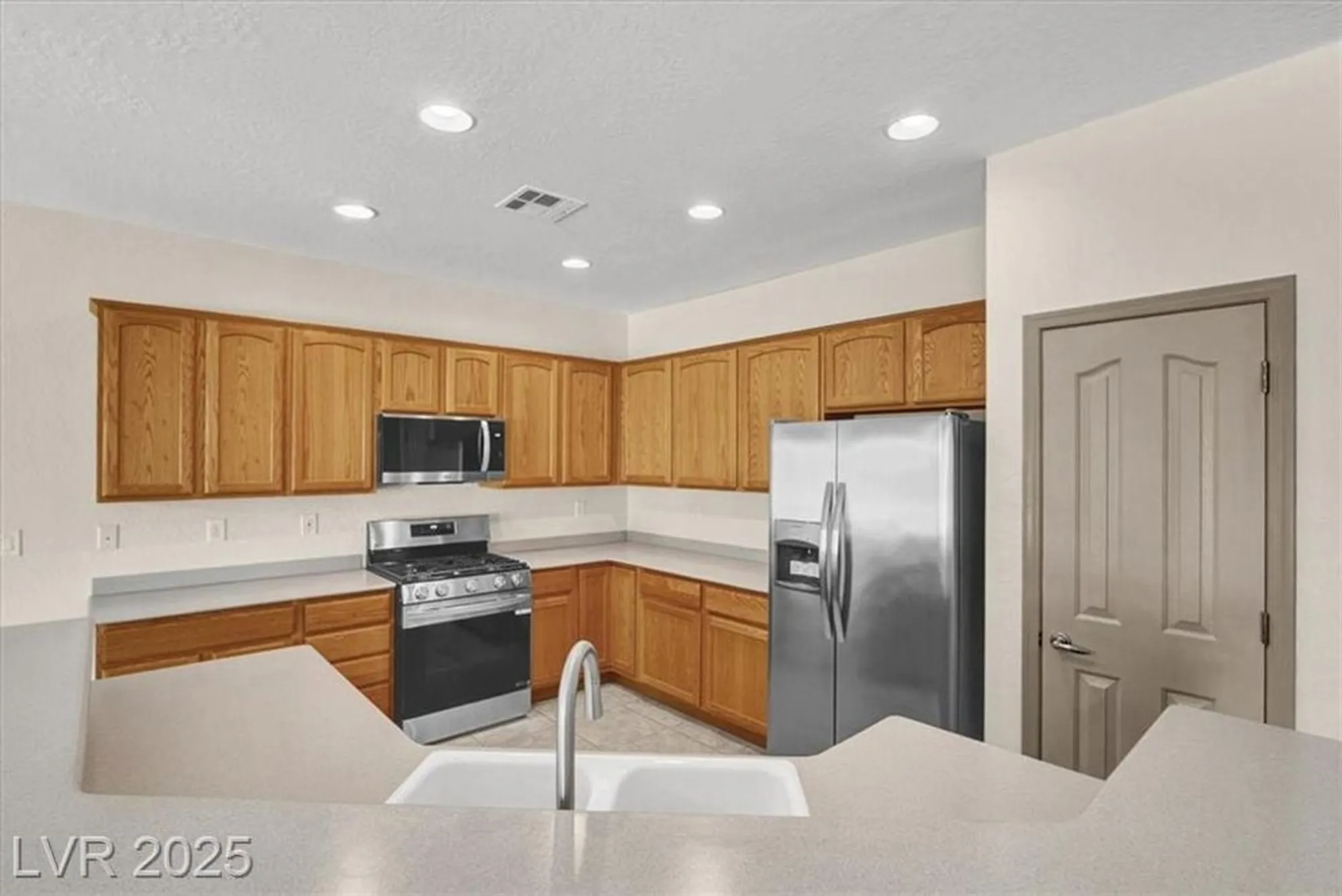 Property Slideshow image 9 of 52 | 7839 lyrebird dr, North Las Vegas, NV, 89084