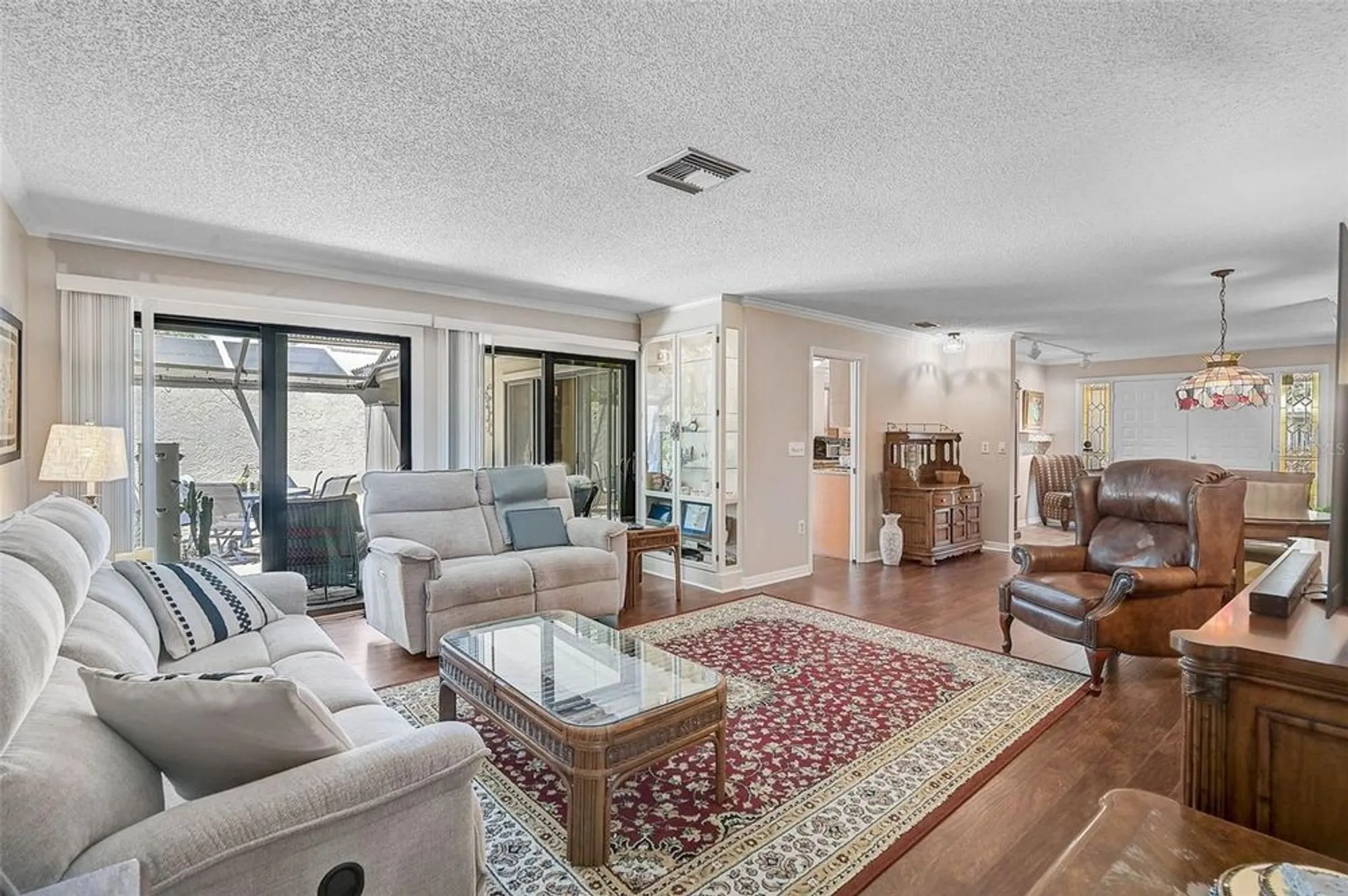 Property Slideshow image 11 of 61 | 3890 wilshire cir 27, Sarasota, FL, 34238