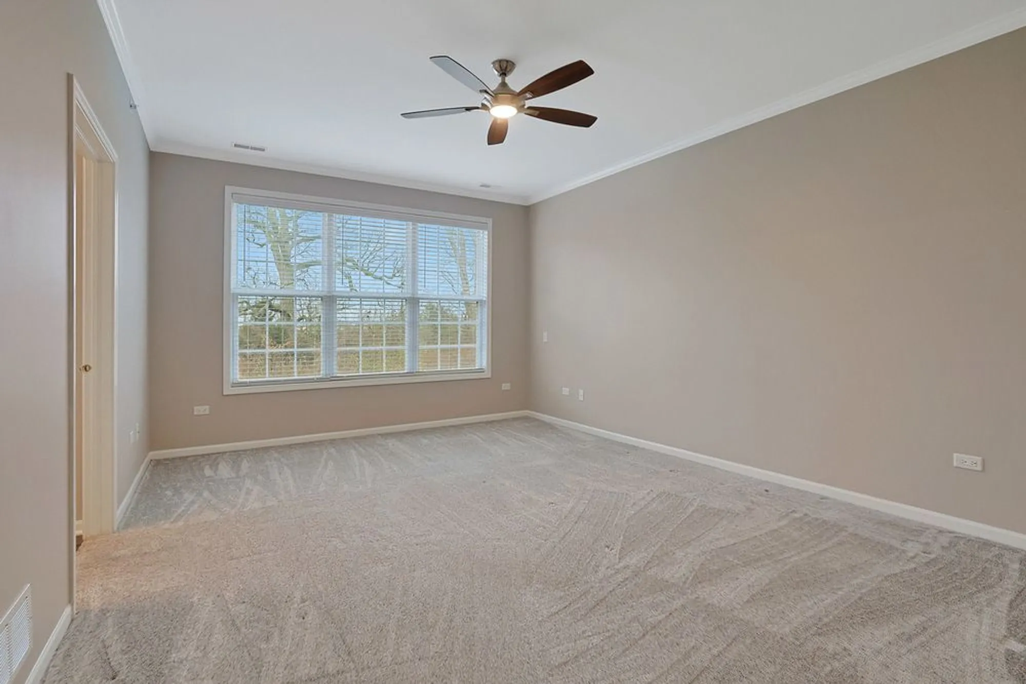 Property Slideshow image 11 of 25 | 13322 arboretum ln, Huntley, IL, 60142