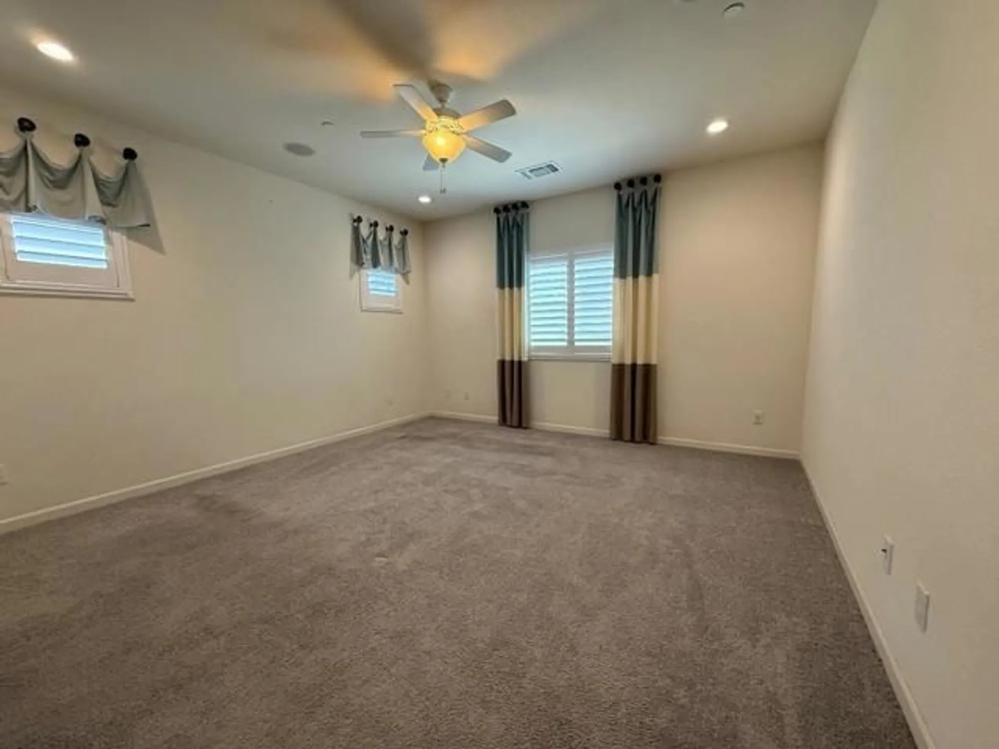 Property Slideshow image 10 of 15 | 830 auction st, Los Banos, CA, 93635