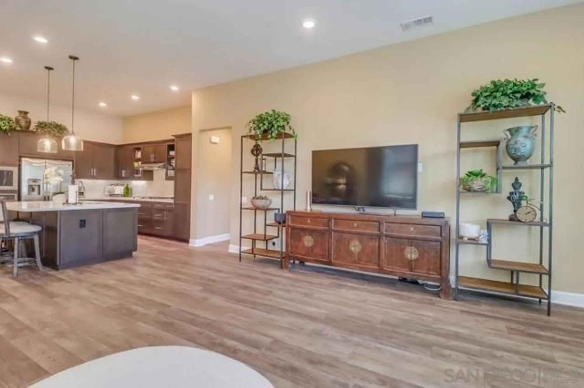 Property Slideshow image 12 of 40 | 16750 coyote bush dr unit 31, San Diego, CA, 92127