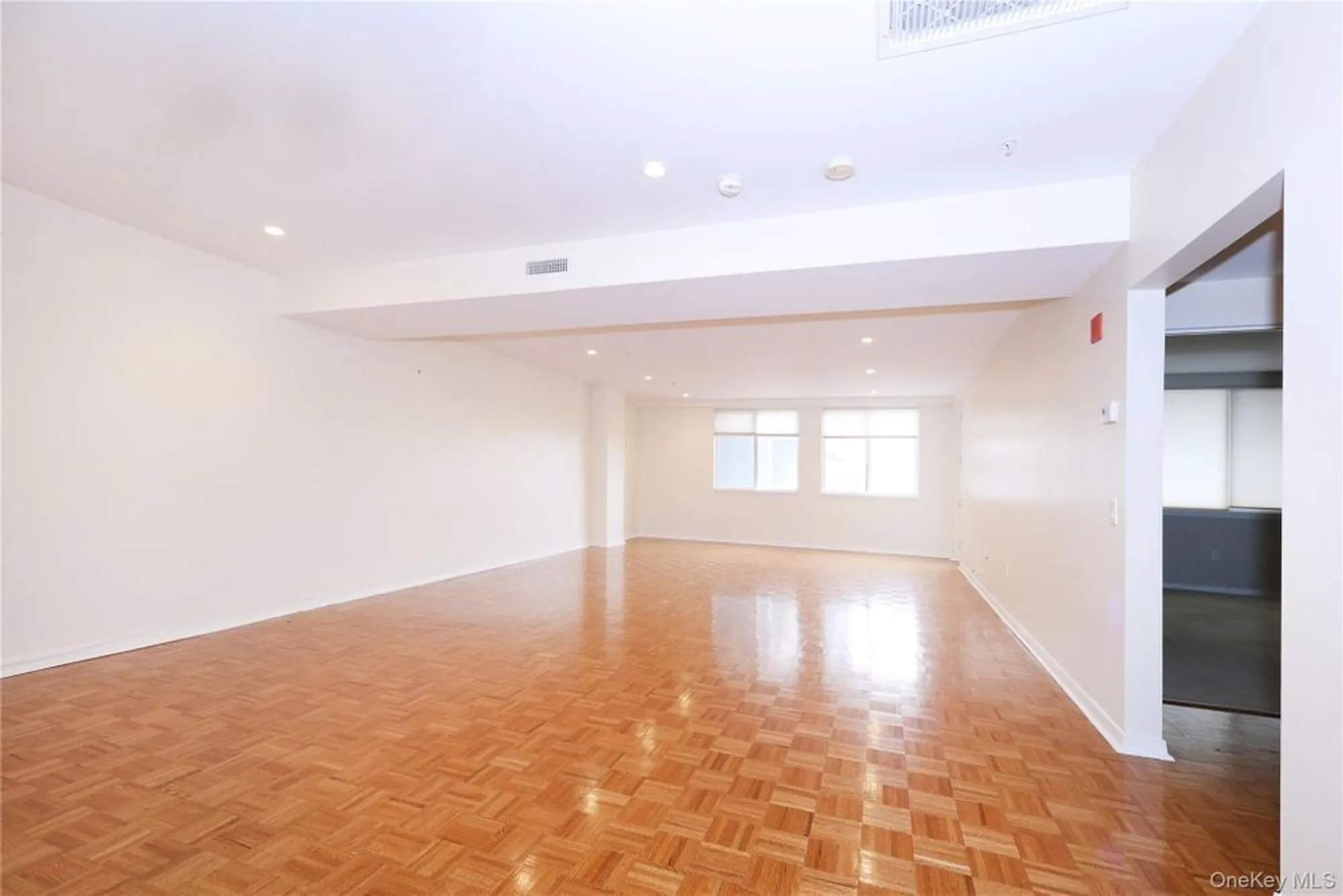 Property Slideshow image 4 of 18 | 100 harbor view dr 423, Port Washington, NY, 11050