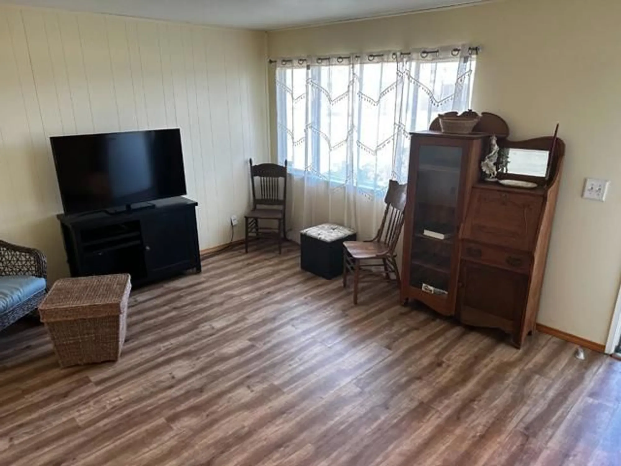 Property Slideshow image 7 of 21 | 563 argos cir, Watsonville, CA, 95076