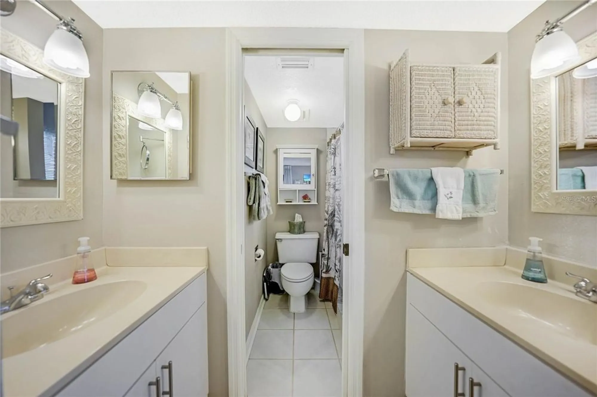 Property Slideshow image 18 of 40 | 404 cerromar cir 112, Venice, FL, 34293