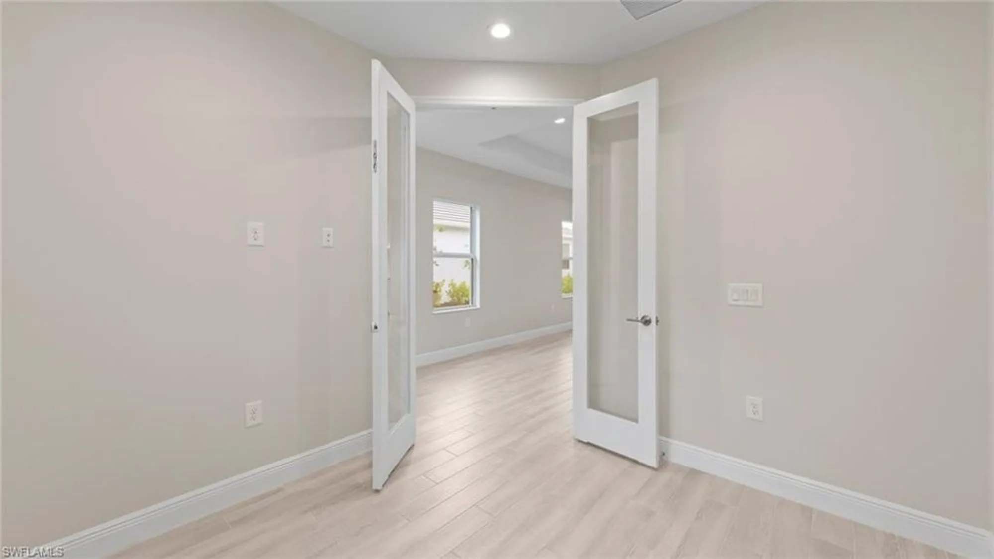 Property Slideshow image 16 of 33 | 2937 heritage pines dr, Fort Myers, FL, 33905