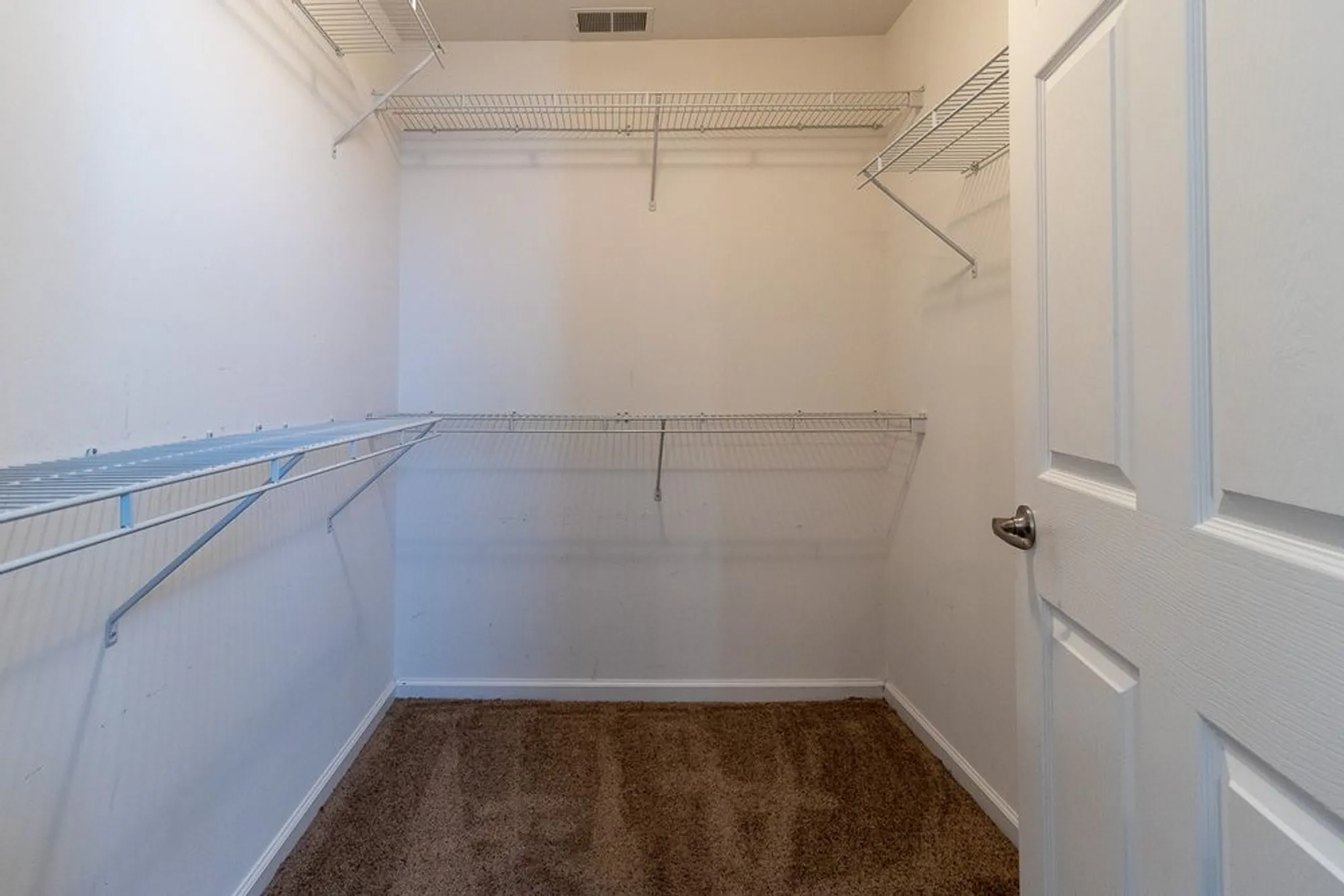 Property Slideshow image 22 of 29 | 825 s browns ln 1301, Gallatin, TN, 37066