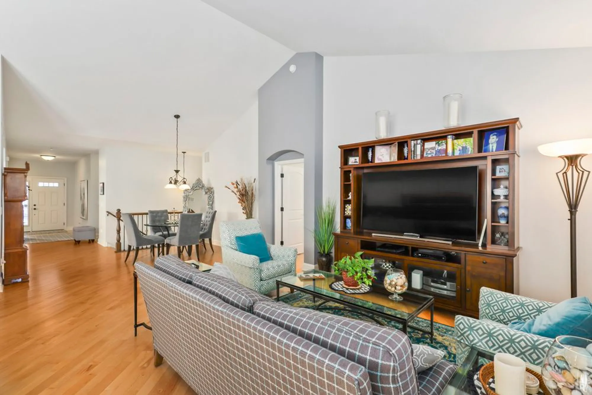 Property Slideshow image 20 of 31 | 2628 drexel dr, Naperville, IL, 60564