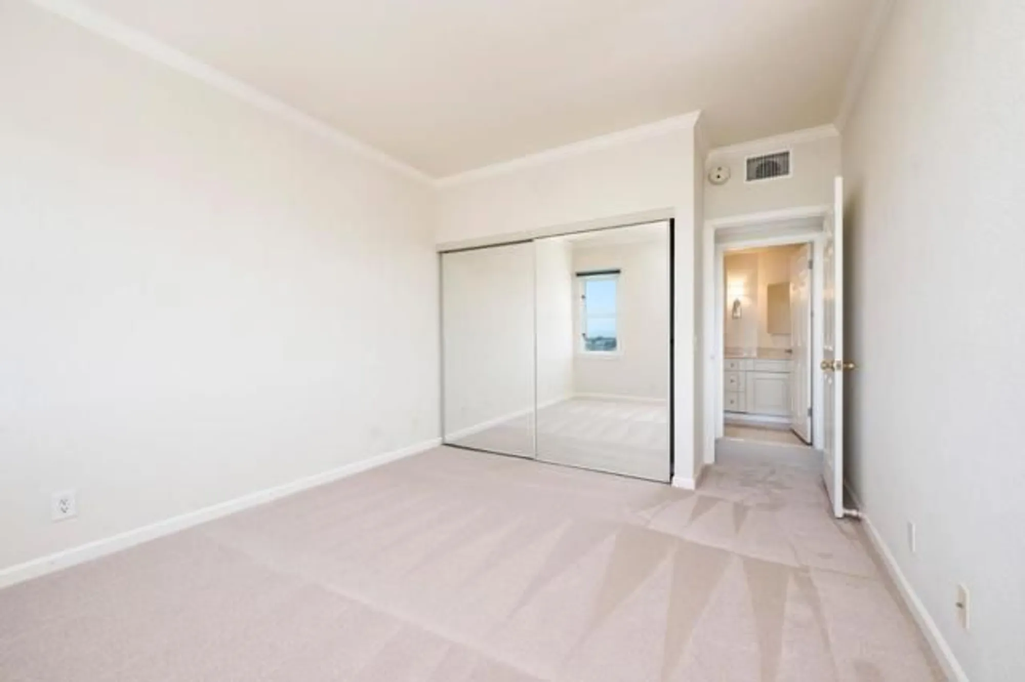 Property Slideshow image 5 of 24 | 1 baldwin ave 903, San Mateo, CA, 94401