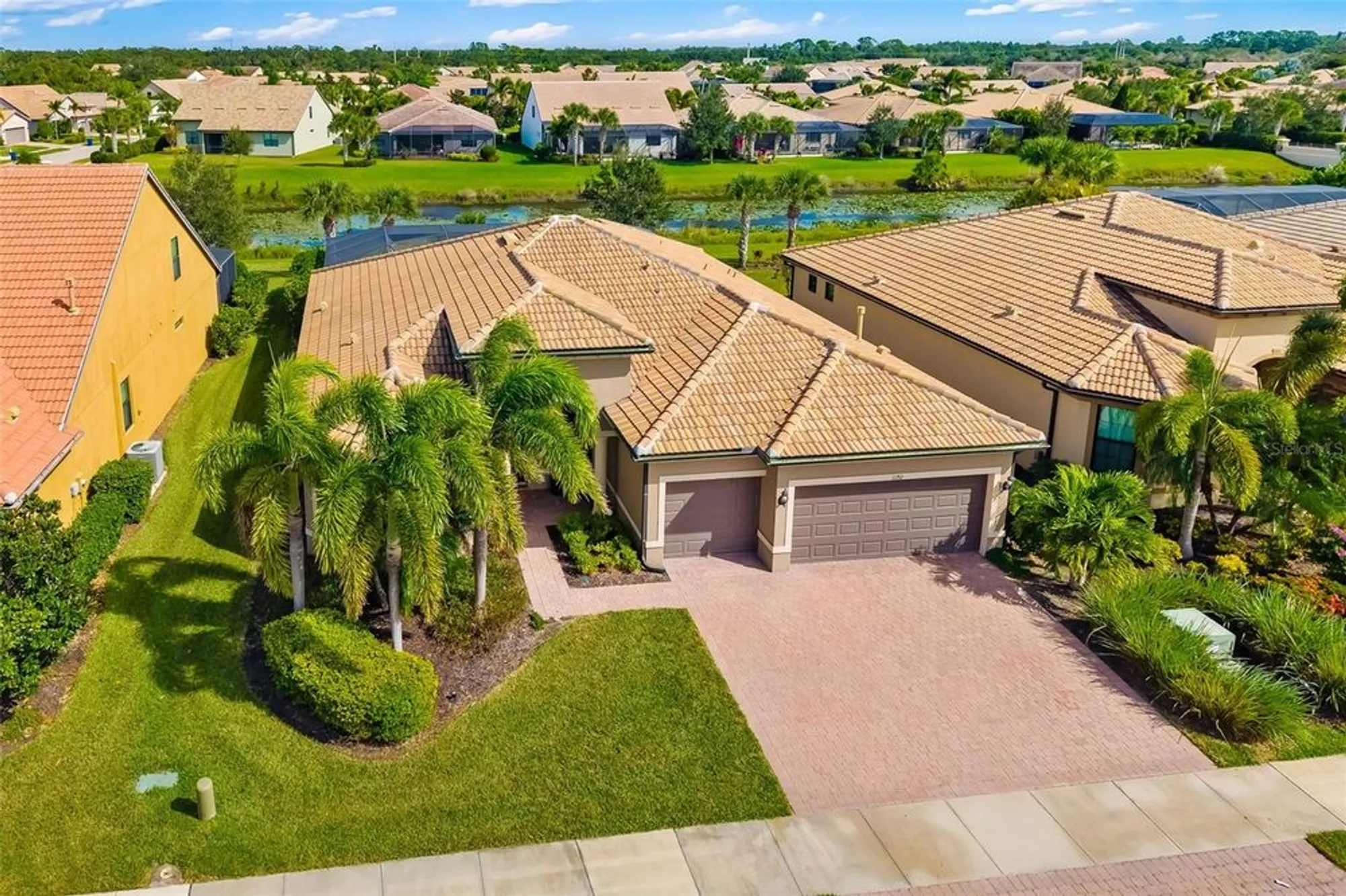 Property Slideshow image 3 of 83 | 11192 whimbrel ln, Sarasota, FL, 34238