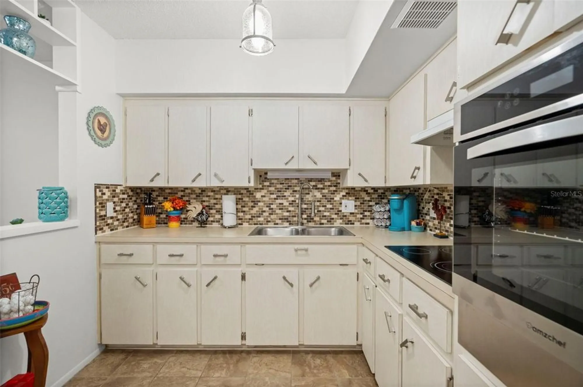 Property Slideshow image 7 of 41 | 2331 finlandia ln apt 53, Clearwater, FL, 33763