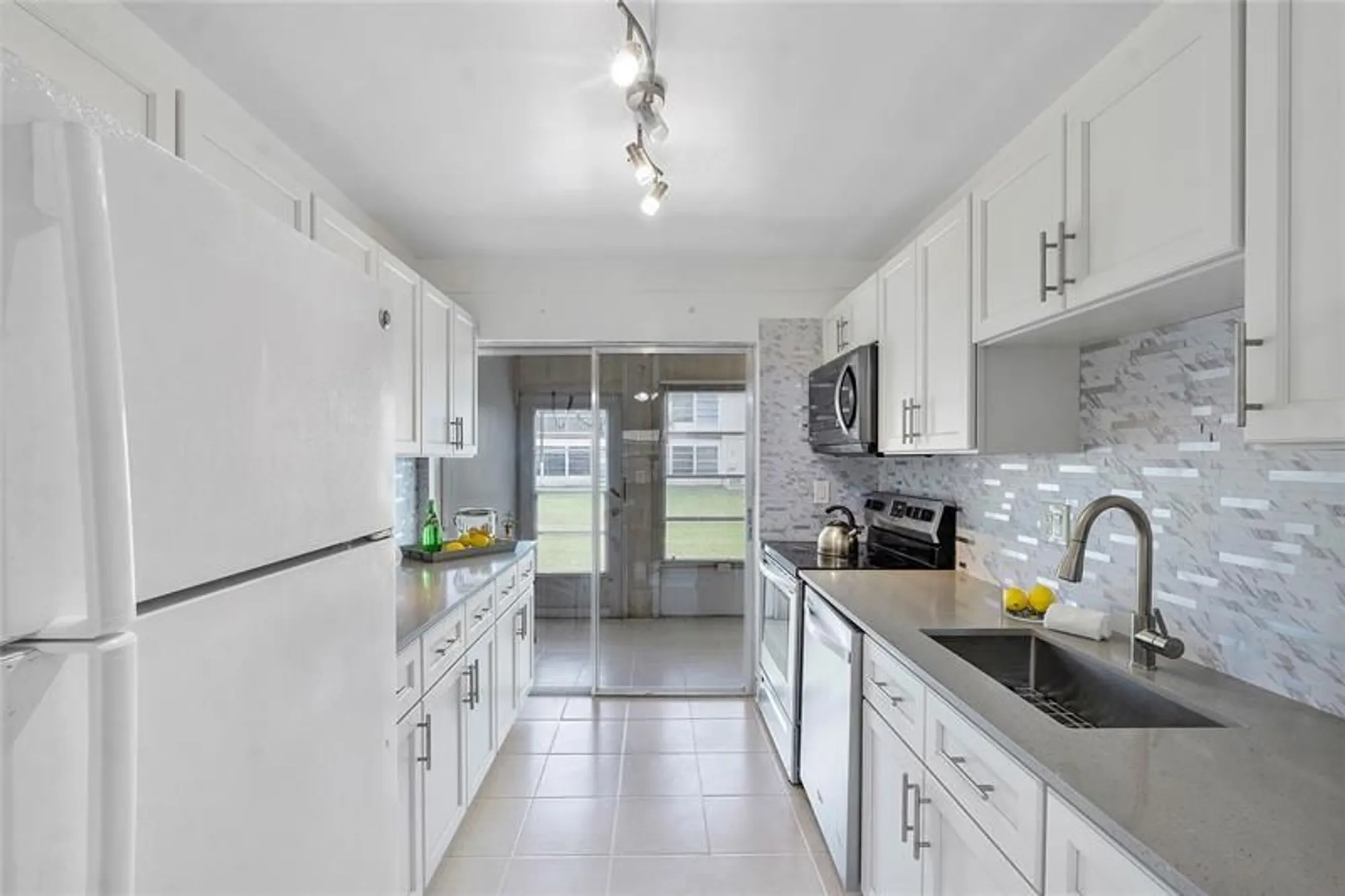 Property Slideshow image 1 of 26 | 7500 nw 5th ct apt 104, Margate, FL, 33063