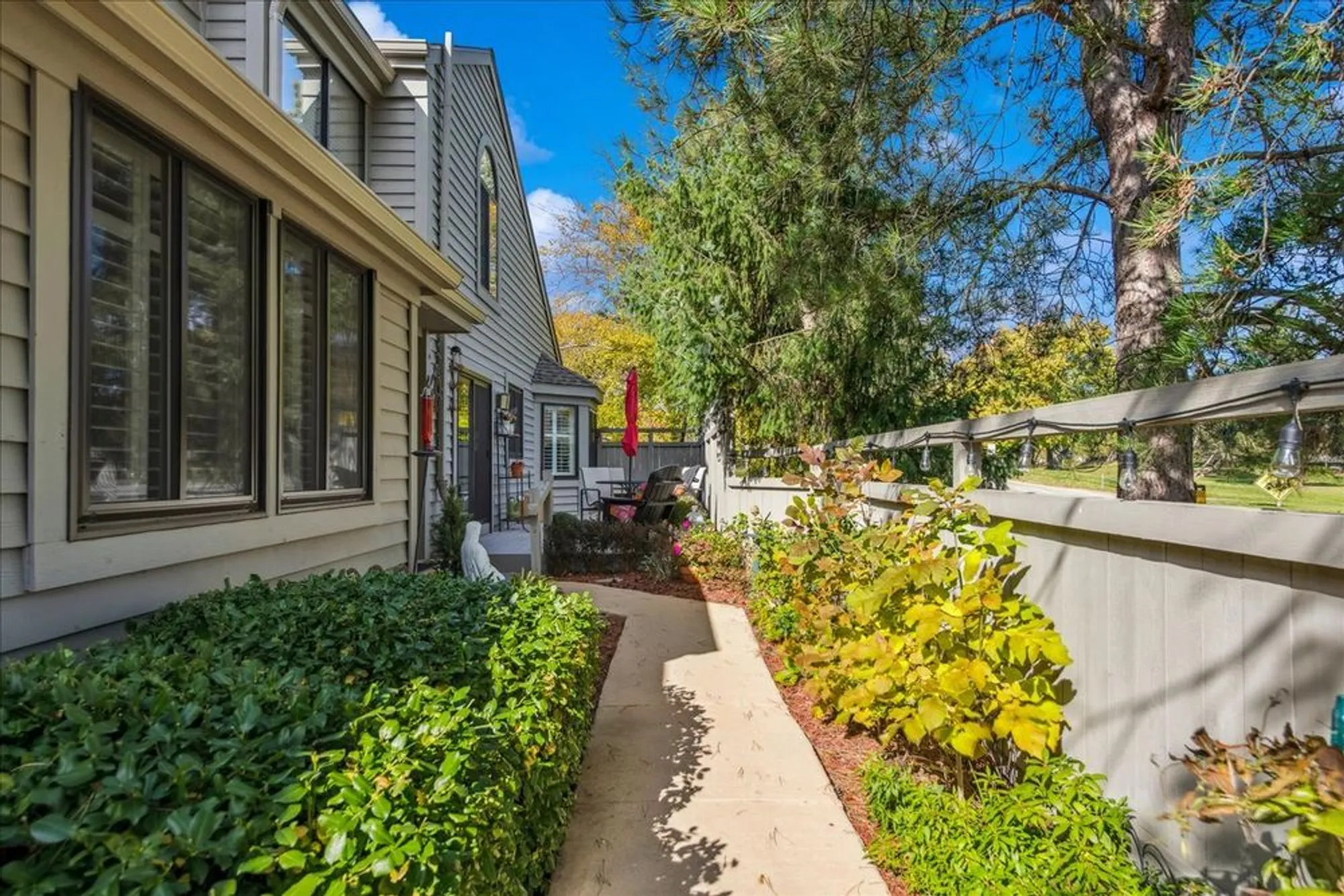 Property Slideshow image 5 of 55 | 868 longmeadow ct, Lake Barrington, IL, 60010