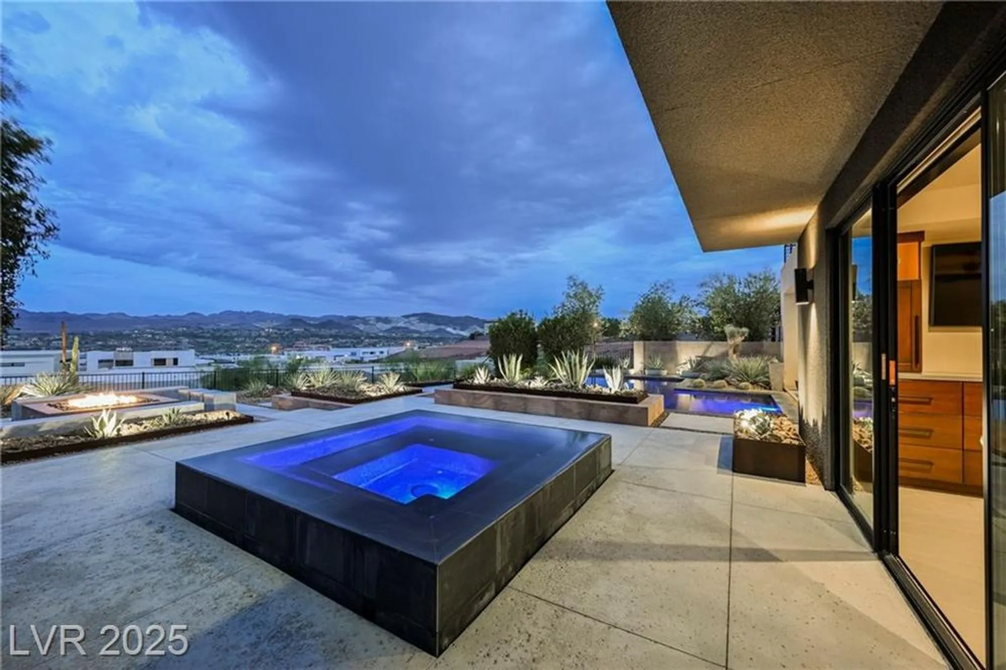 Property Slideshow image 7 of 93 | 20 falling canyon ct, Henderson, NV, 89011