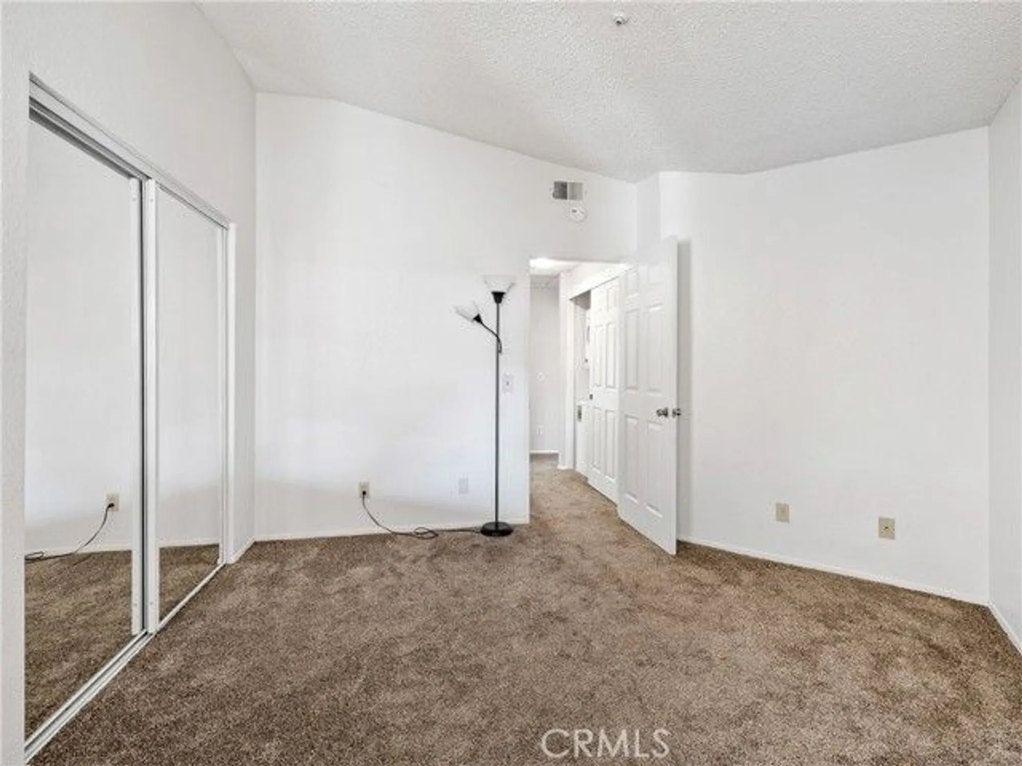 Property Slideshow image 14 of 19 | 19135 palo verde dr, Apple Valley, CA, 92308