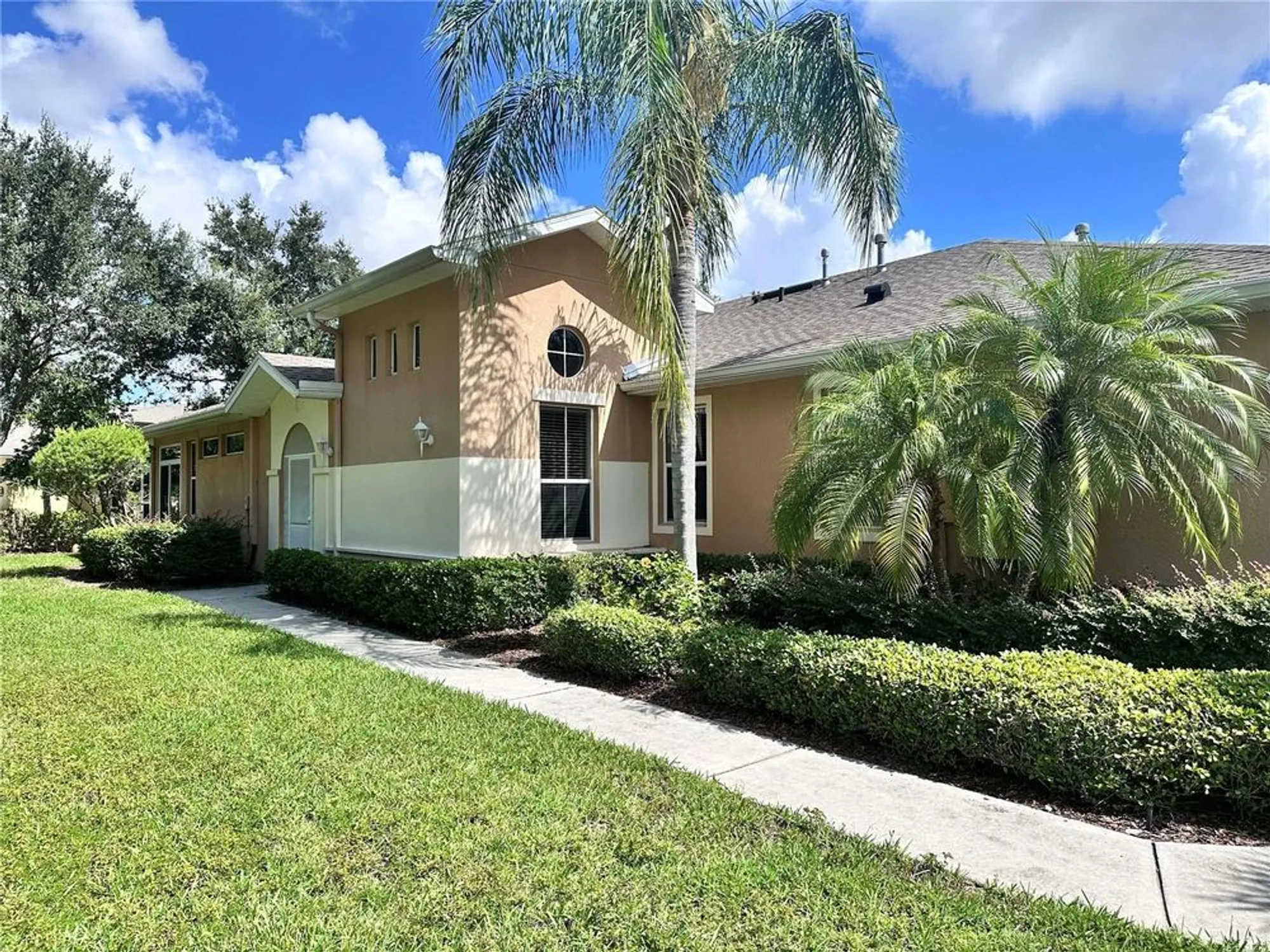 Property Slideshow image 1 of 25 | 2037 sifield greens way, Sun City Center, FL, 33573