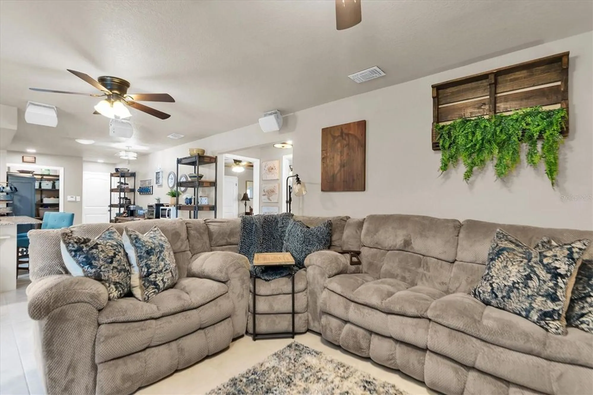 Property Slideshow image 16 of 54 | 301 thorn hill pl, Sun City Center, FL, 33573