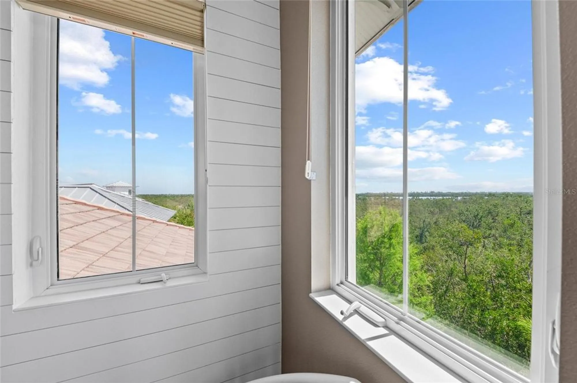 Property Slideshow image 49 of 99 | 241 sapphire lake dr 201, Bradenton, FL, 34209