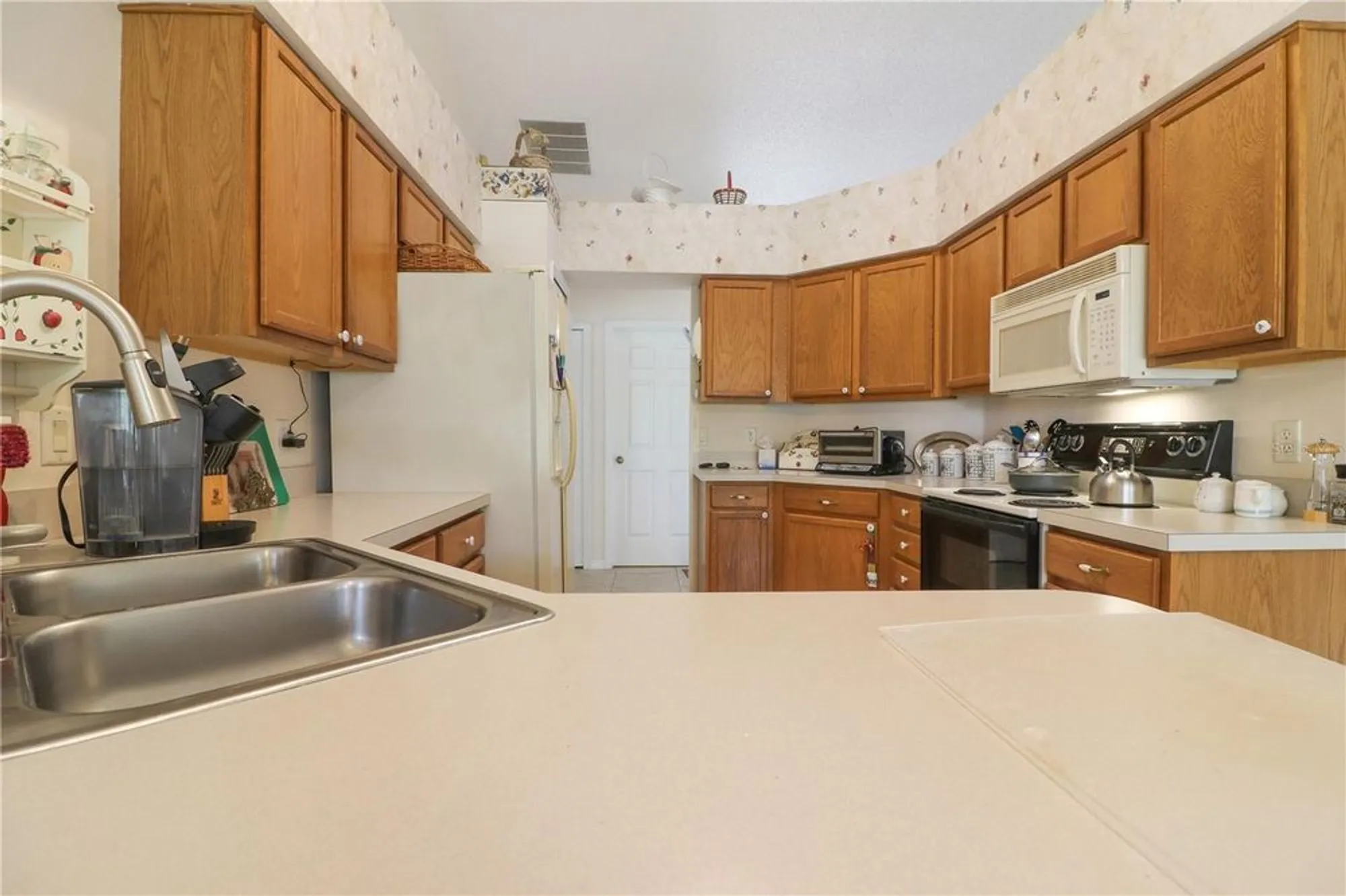 Property Slideshow image 7 of 22 | 25339 crestwater dr, Leesburg, FL, 34748