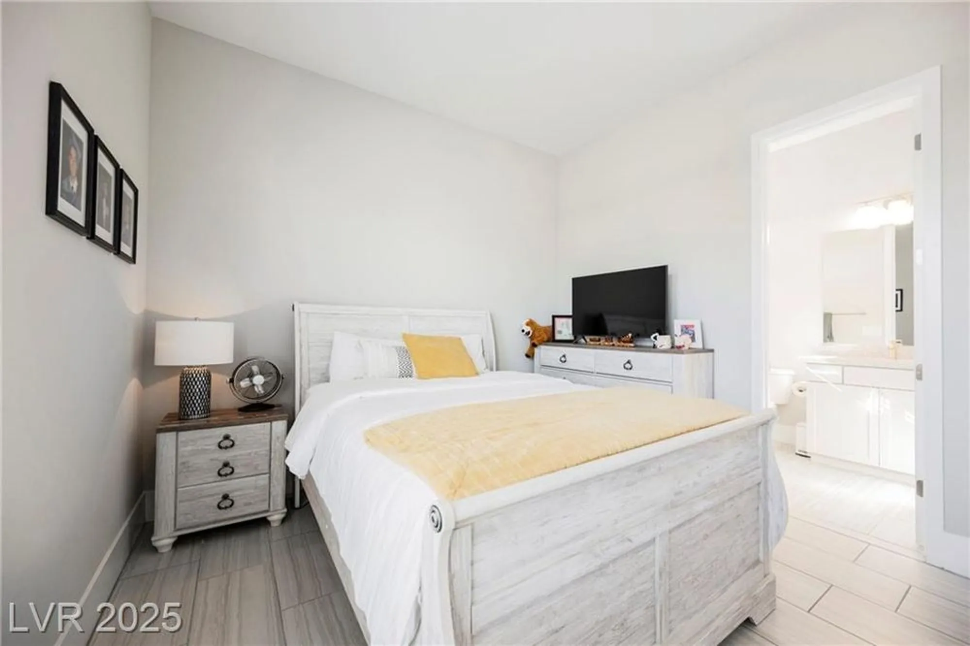 Property Slideshow image 15 of 67 | 10023 chrysolite pl, Las Vegas, NV, 89143