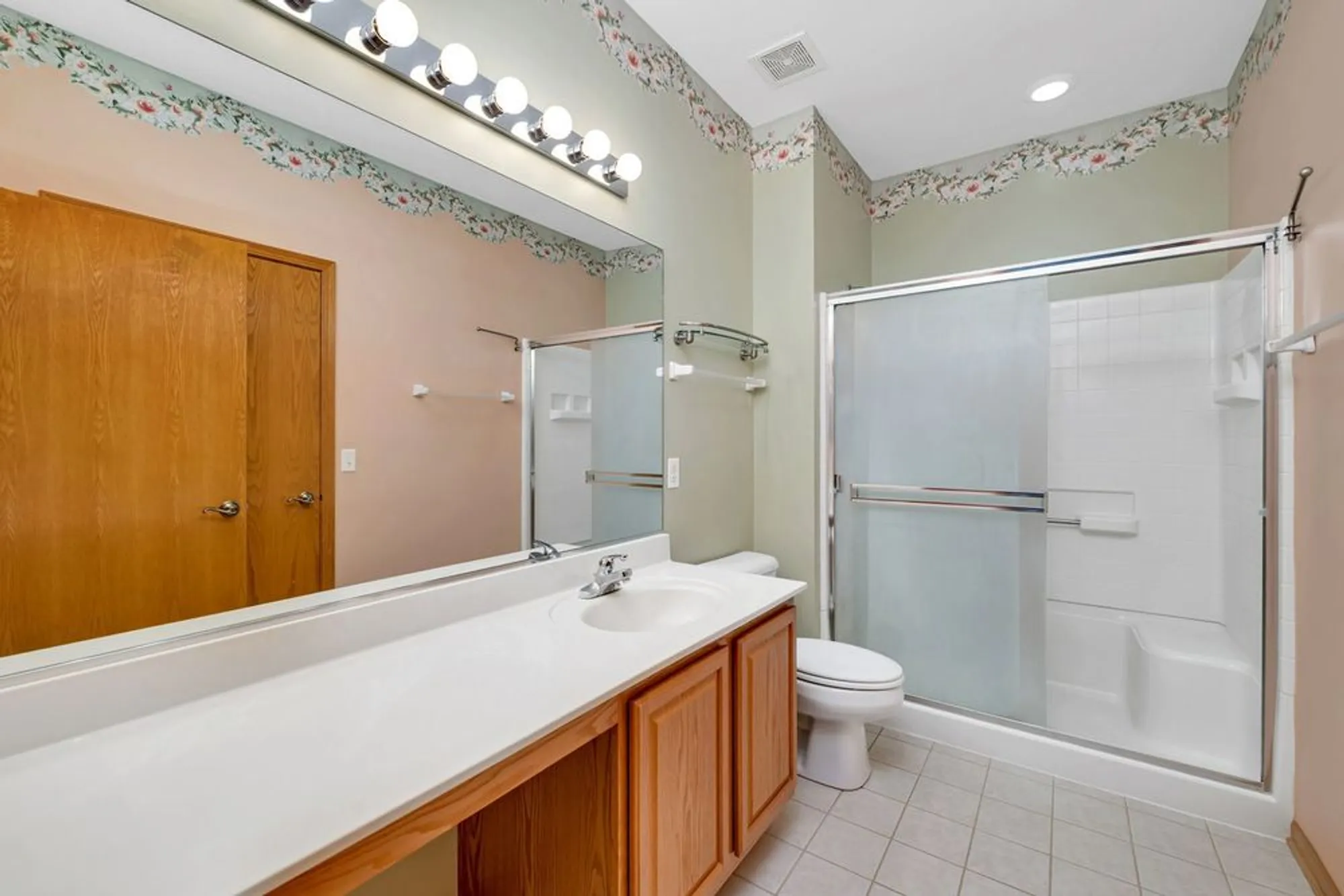 Property Slideshow image 18 of 25 | 1592 w cadillac cir, Romeoville, IL, 60446