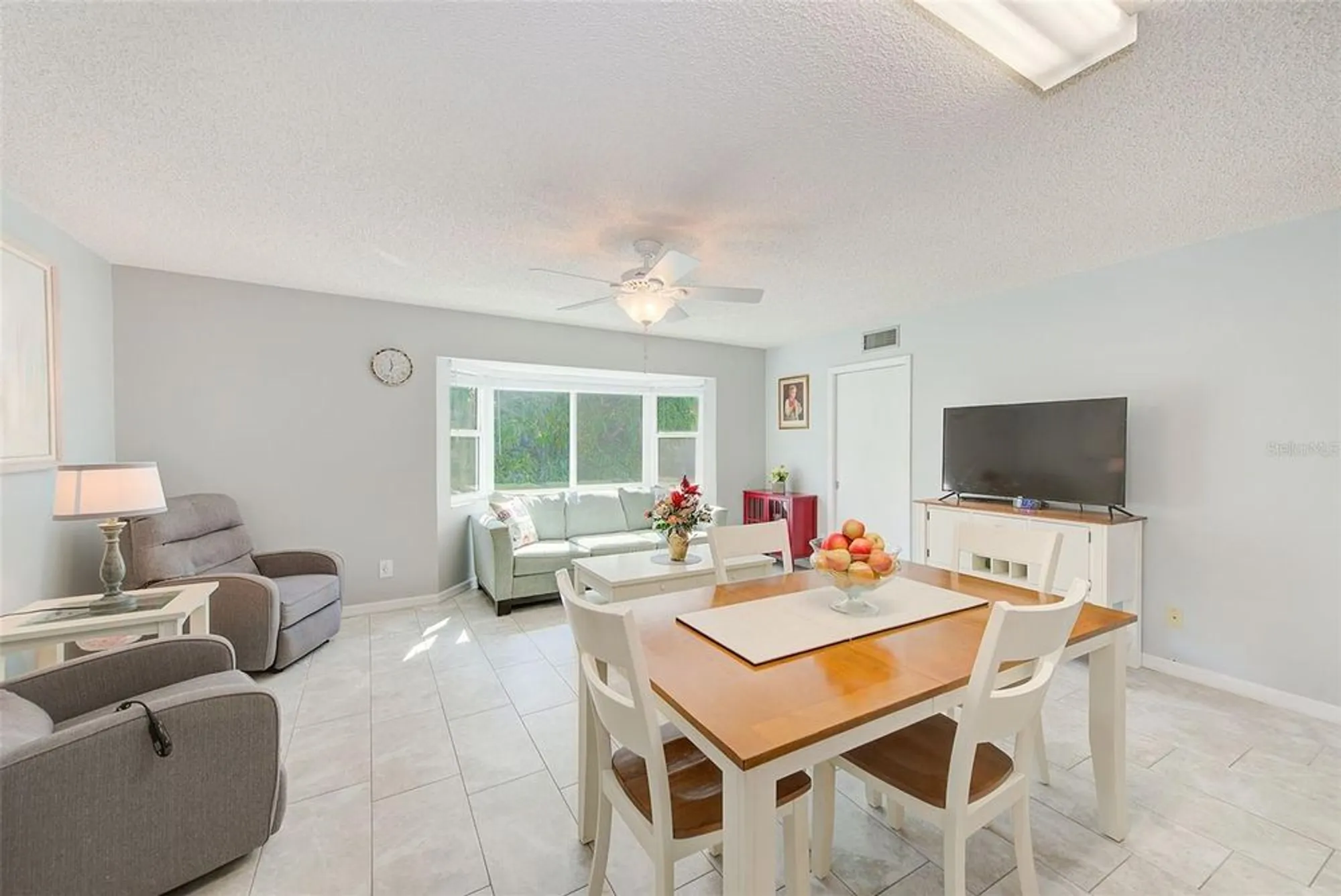 Property Slideshow image 13 of 43 | 2229 americus blvd 25, Clearwater, FL, 33763