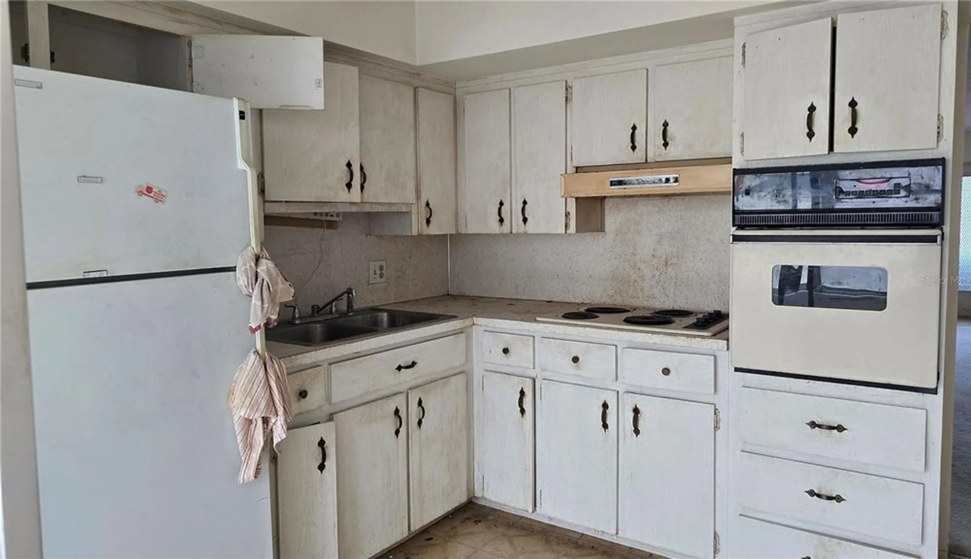 Property Slideshow image 9 of 25 | 2461 canadian way 33, Clearwater, FL, 33763