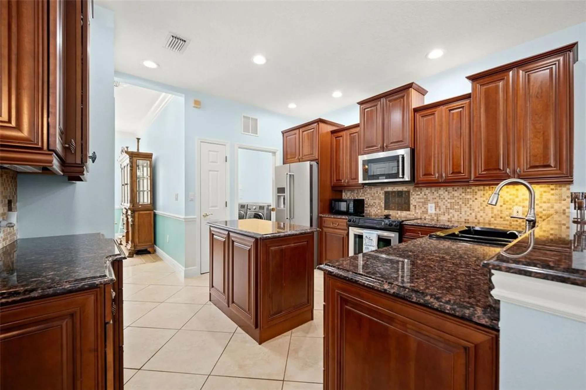 Property Slideshow image 13 of 52 | 6882 tailfeather way, Bradenton, FL, 34203