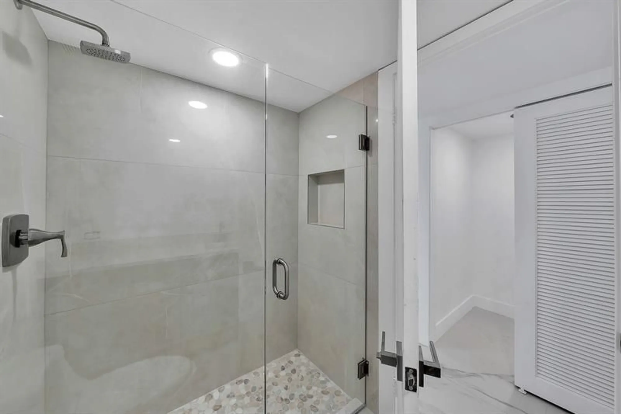 Property Slideshow image 18 of 31 | 9818 marina blvd apt 1225, Boca Raton, FL, 33428