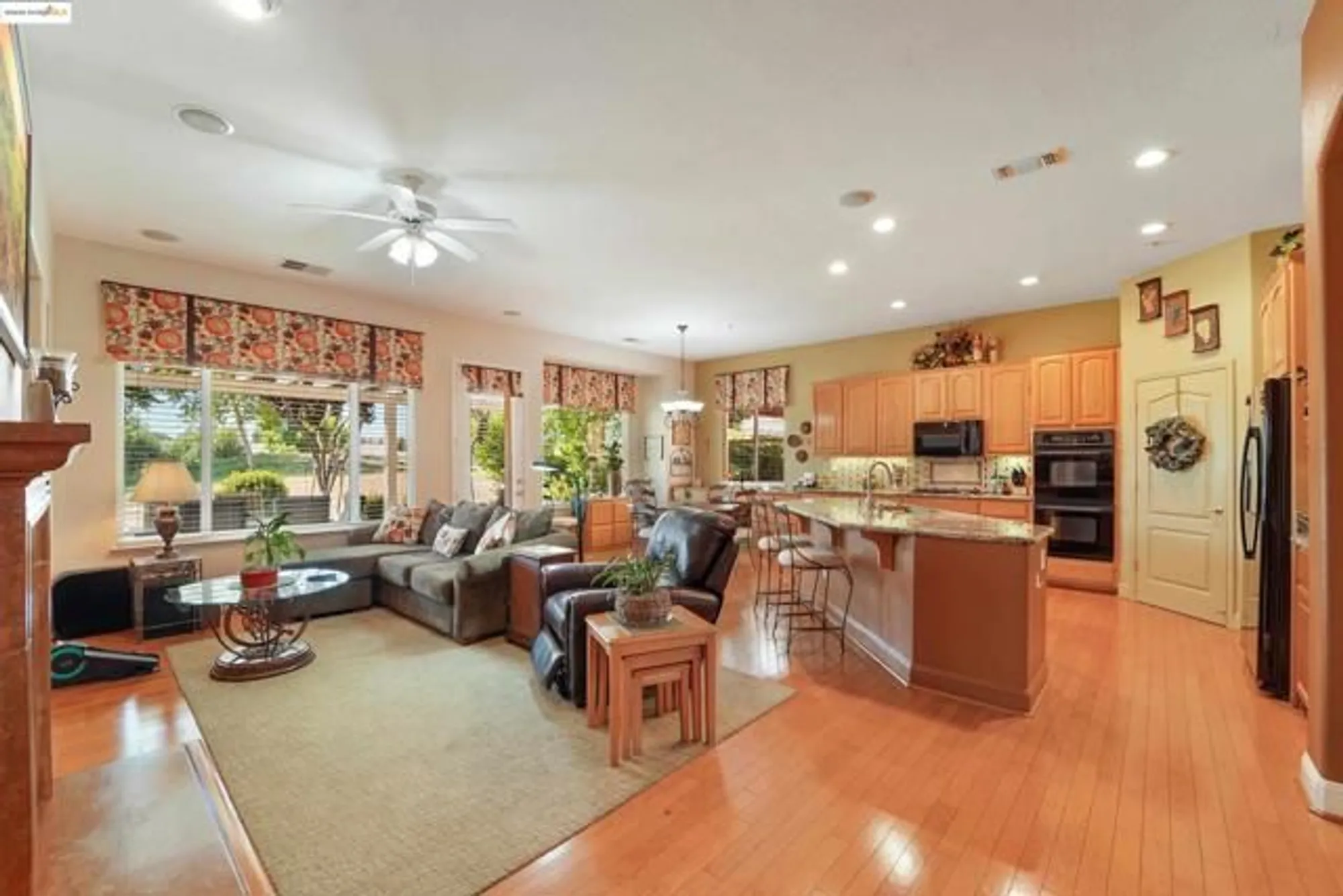 Property Slideshow image 18 of 60 | 910 suntan ln, Brentwood, CA, 94513