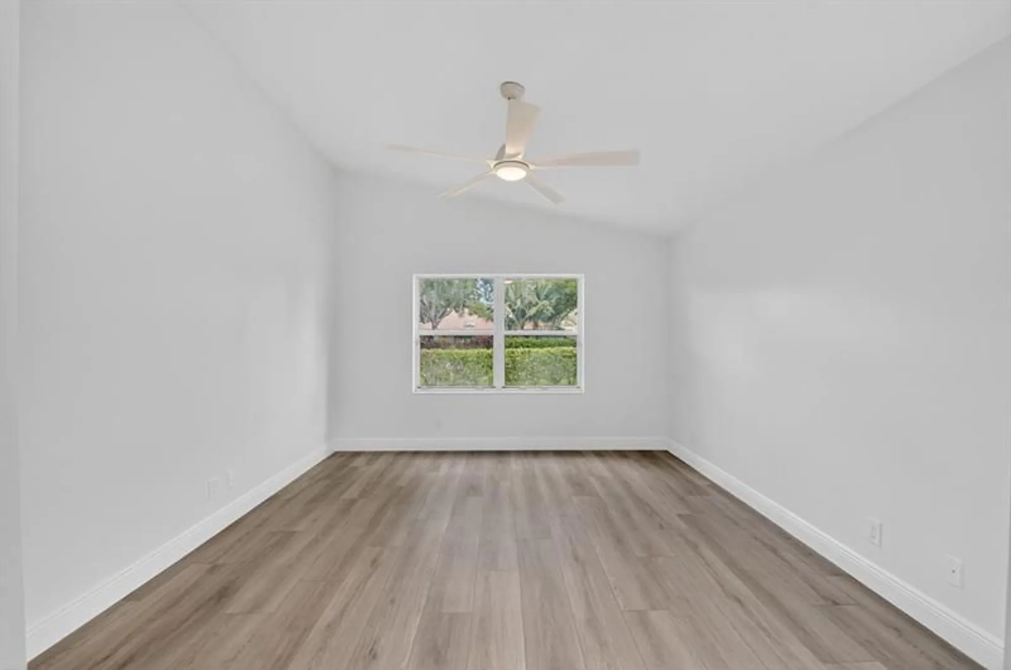 Property Slideshow image 22 of 62 | 5891 royal isles blvd, Boynton Beach, FL, 33437