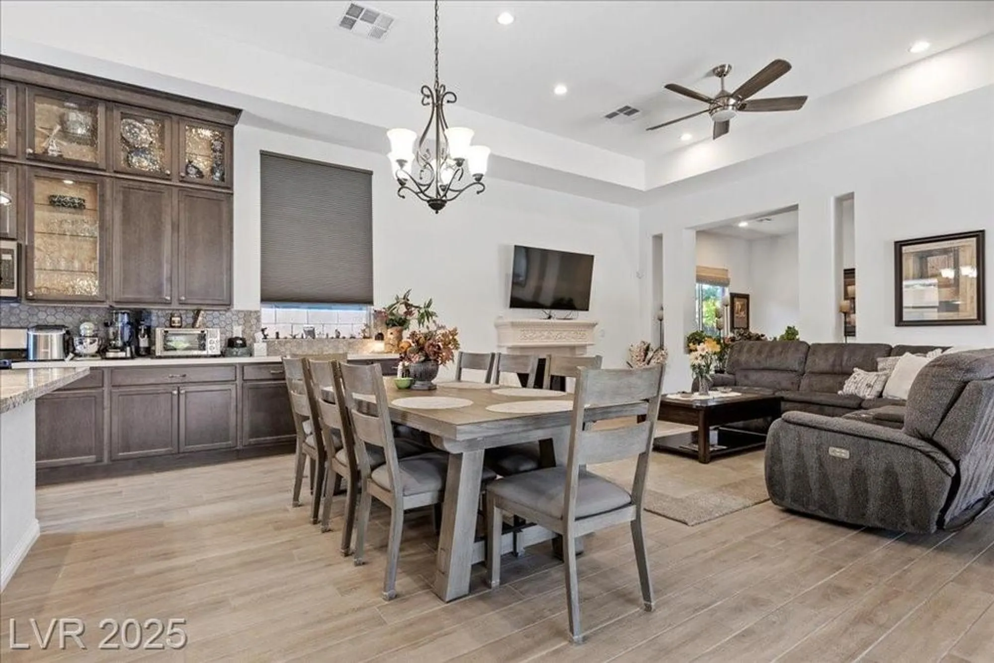 Property Slideshow image 15 of 77 | 6722 desert crimson st, Las Vegas, NV, 89148