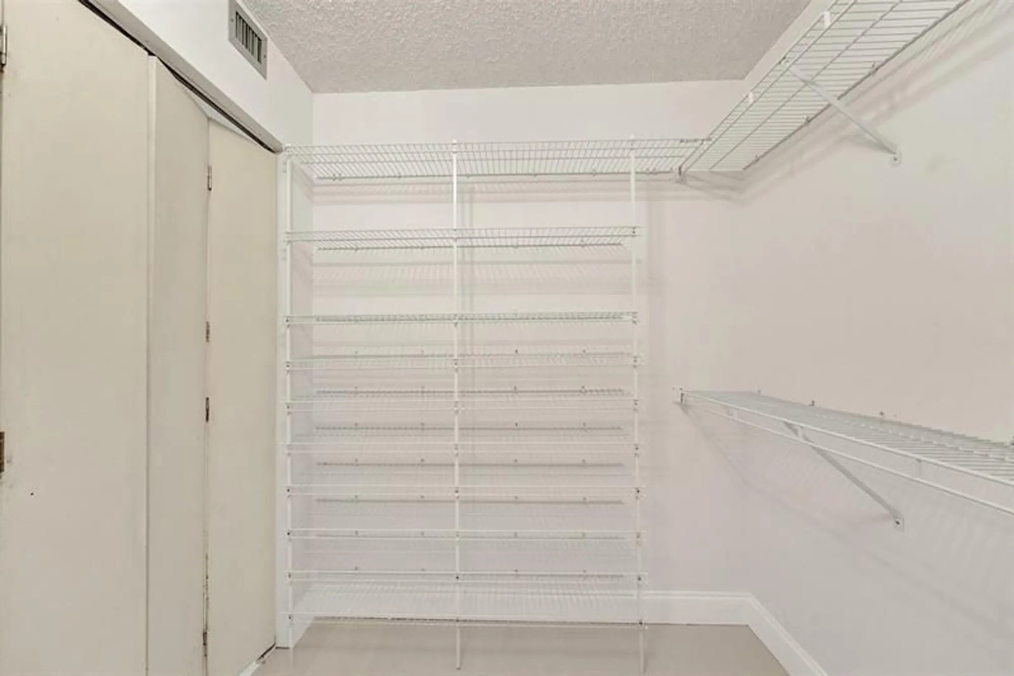 Property Slideshow image 14 of 34 | 1000 saint charles pl 305, Pembroke Pines, FL, 33026