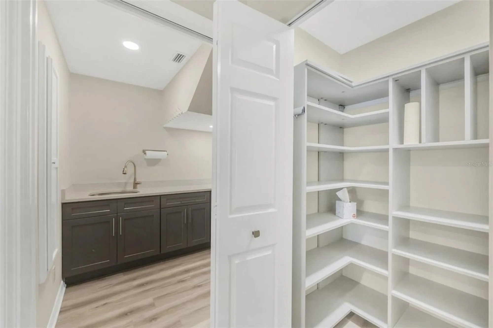 Property Slideshow image 36 of 66 | 1719 starling dr # 1719, Sarasota, FL, 34231