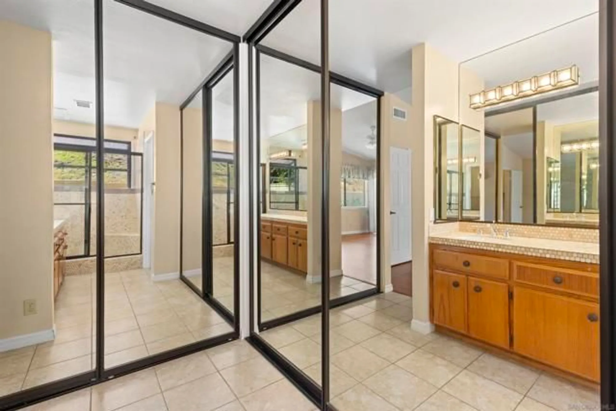 Property Slideshow image 18 of 38 | 13060 avenida marbella, San Diego, CA, 92128