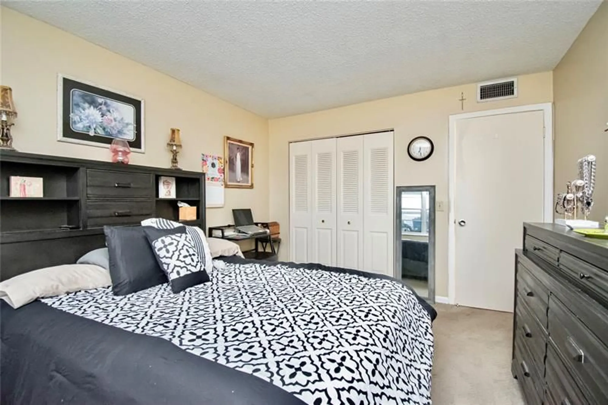 Property Slideshow image 14 of 30 | 235 kent n # 235, West Palm Beach, FL, 33417