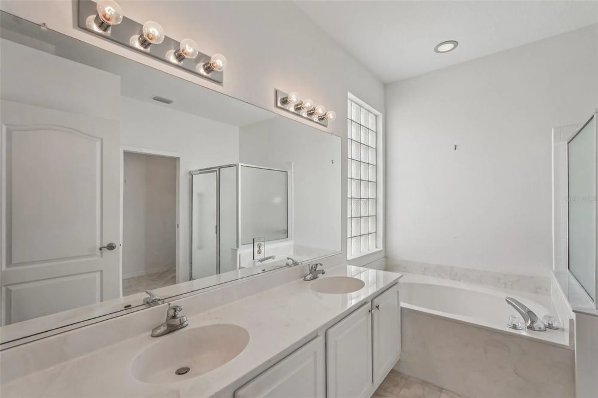 Property Slideshow image 22 of 61 | 2114 worthington greens dr, Sun City Center, FL, 33573