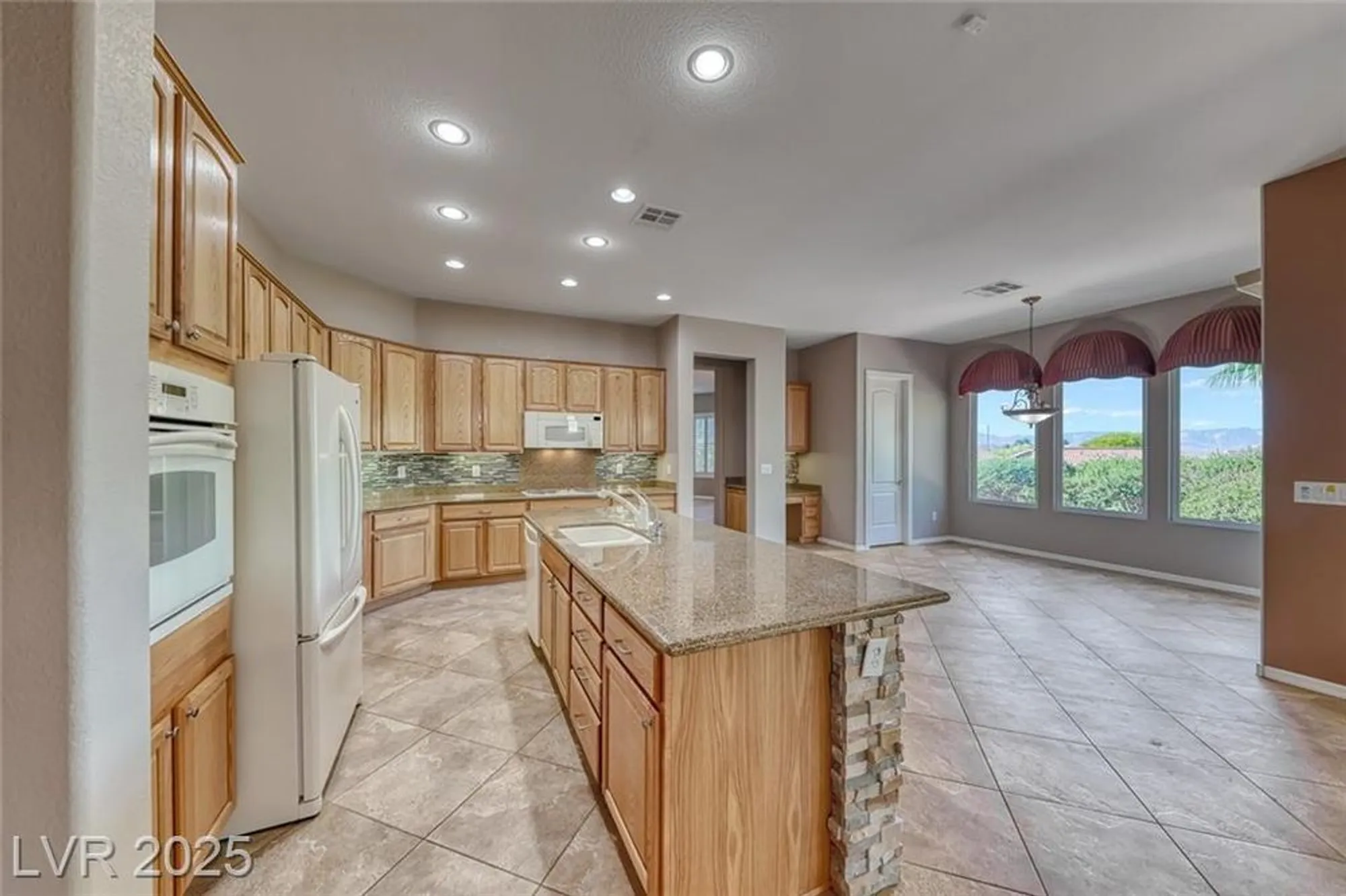 Property Slideshow image 13 of 43 | 2608 savannah springs ave, Henderson, NV, 89052