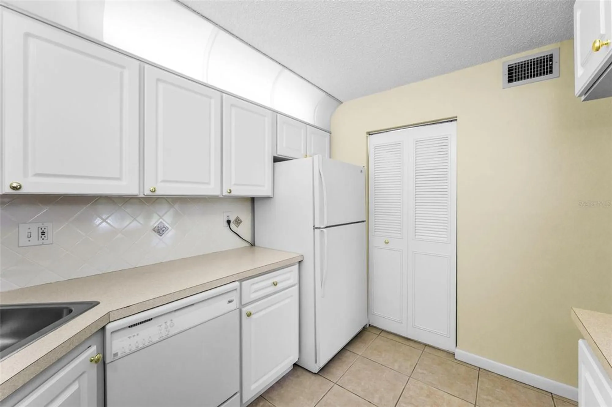 Property Slideshow image 30 of 62 | 2687 pine ridge way f2, Palm Harbor, FL, 34684