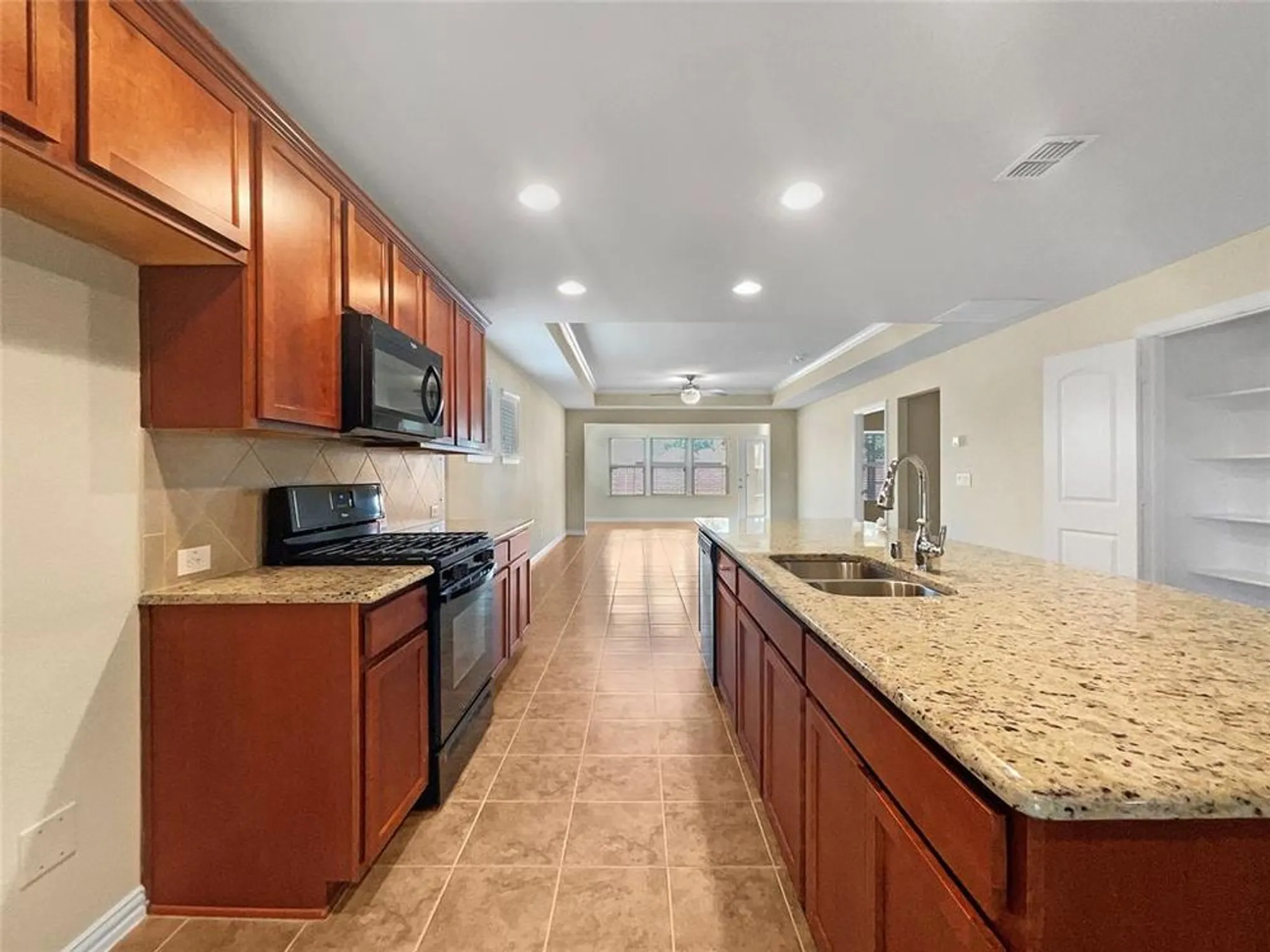 Property Slideshow image 4 of 23 | 1932 marsh point dr, Frisco, TX, 75036