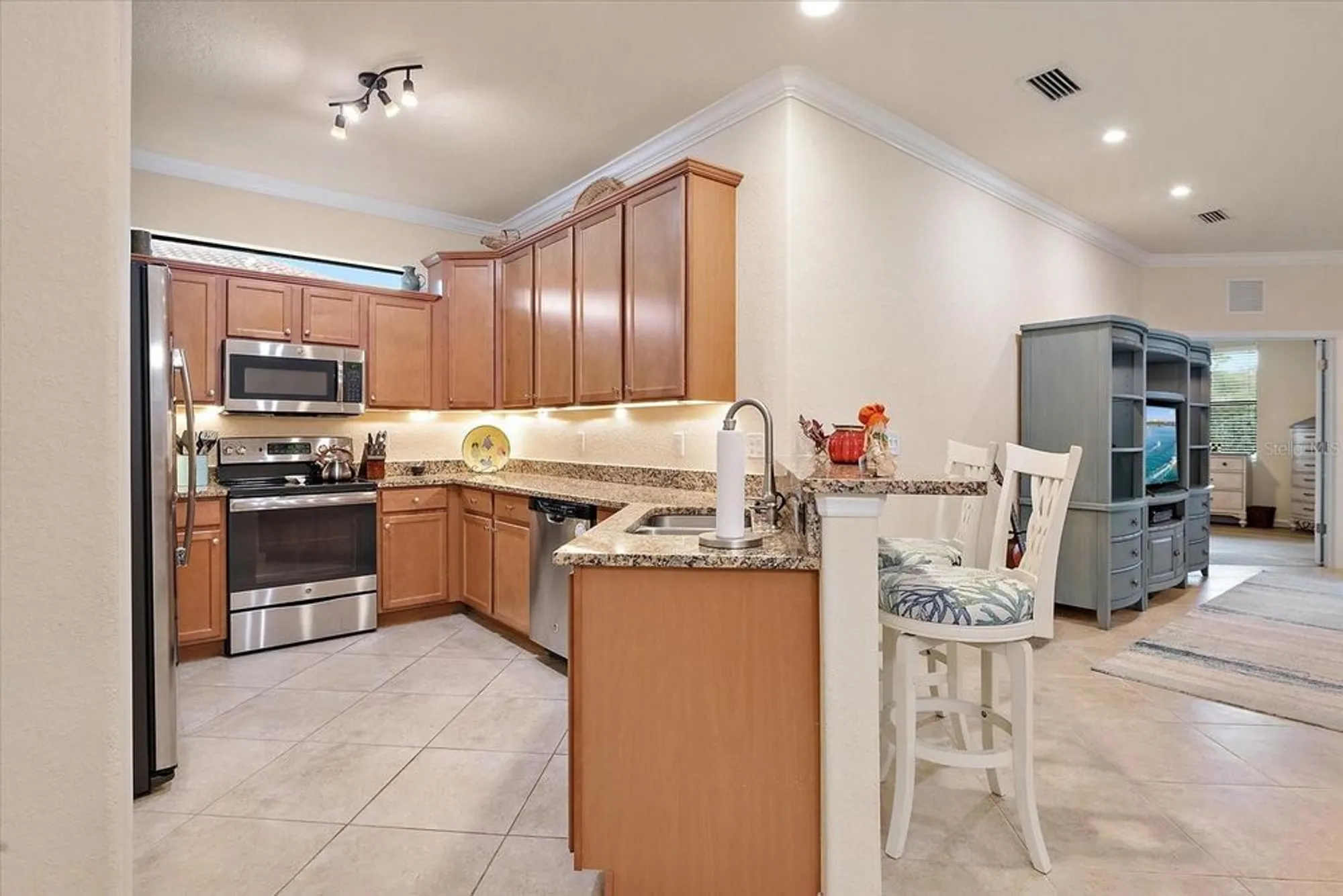 Property Slideshow image 6 of 30 | 6720 willowshire way, Bradenton, FL, 34212