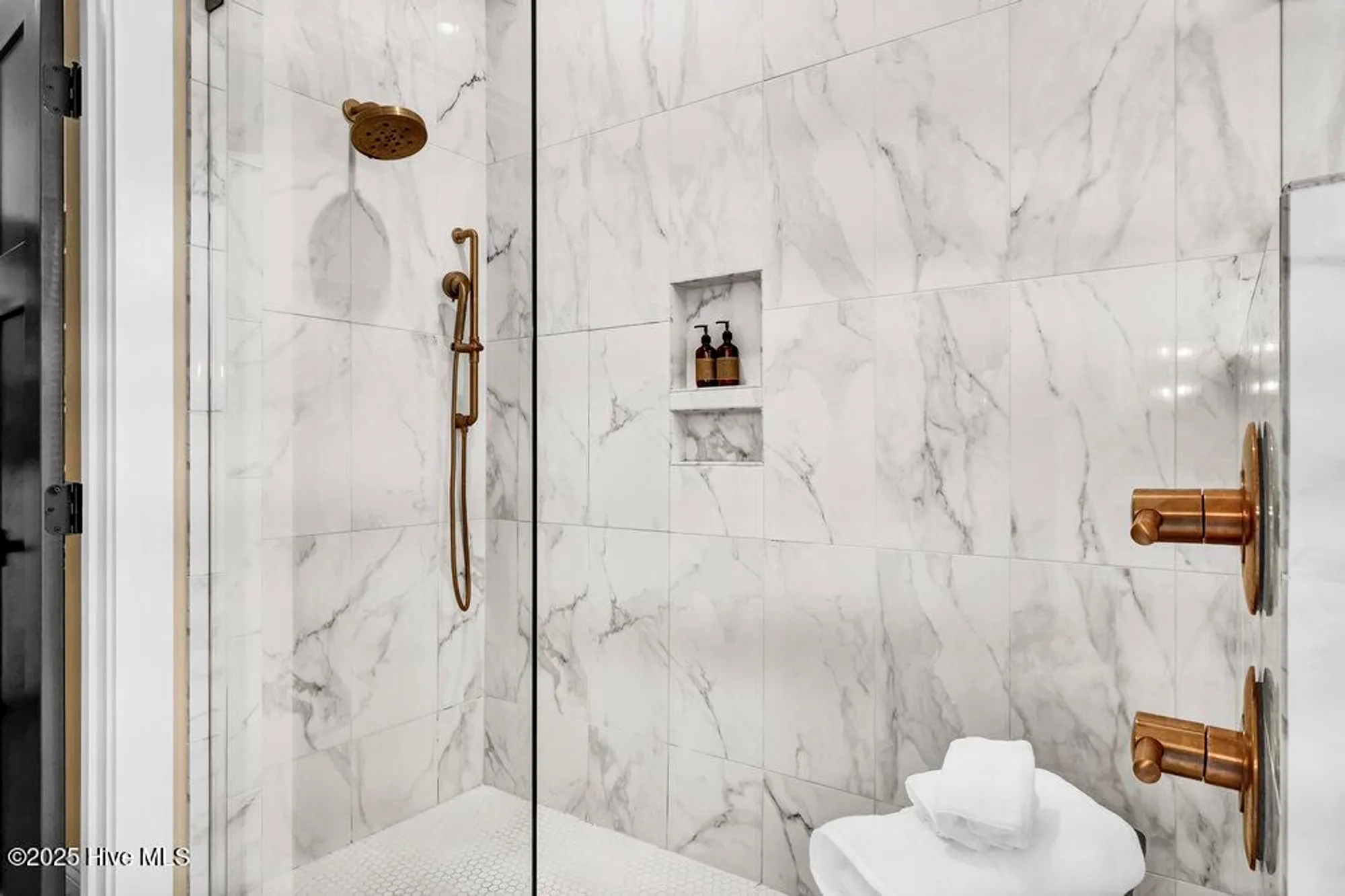 Property Slideshow image 29 of 112 | 3722 white cliffs dr, Castle Hayne, NC, 28429