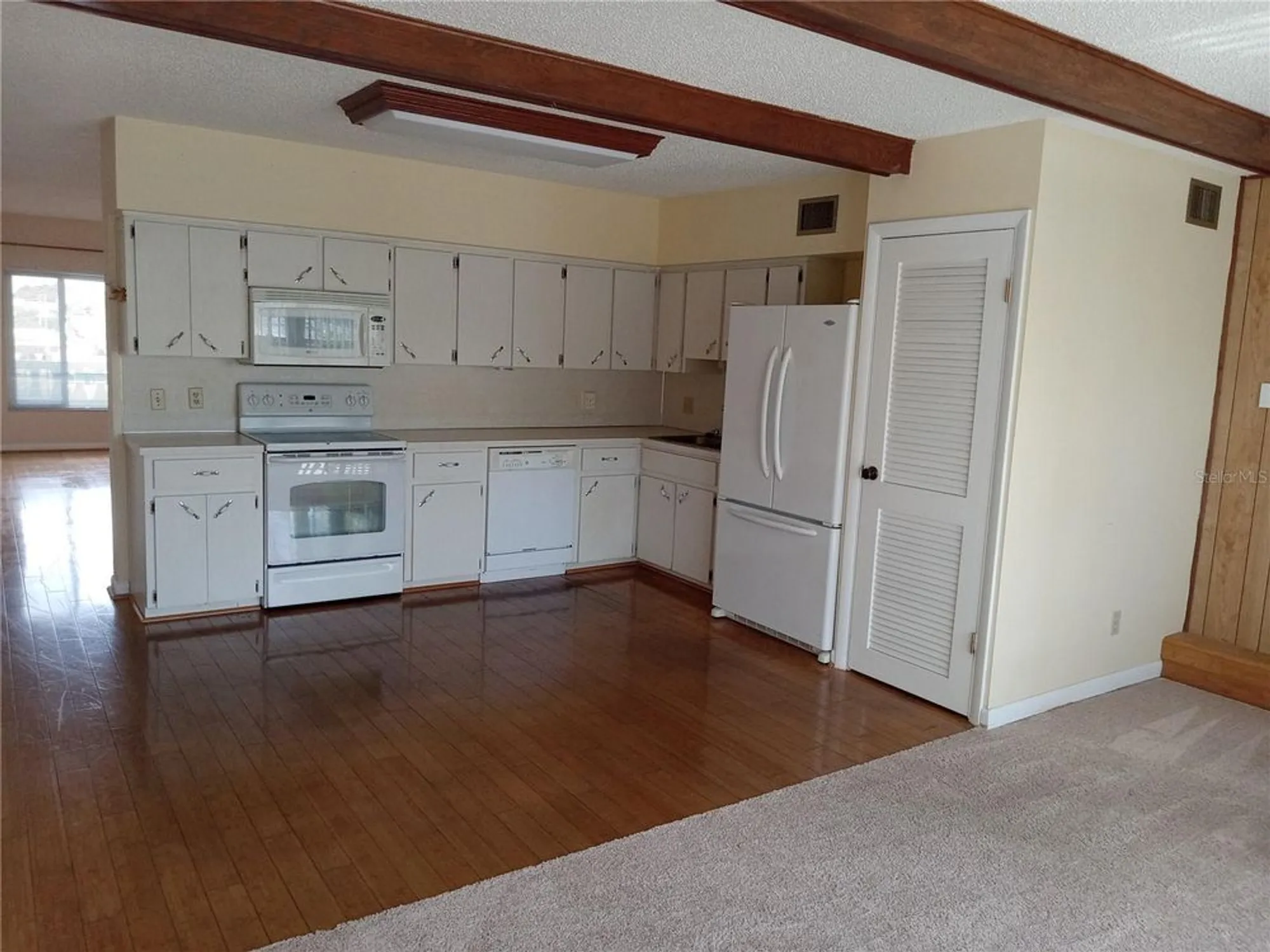 Property Slideshow image 8 of 36 | 2284 philippine dr 73, Clearwater, FL, 33763